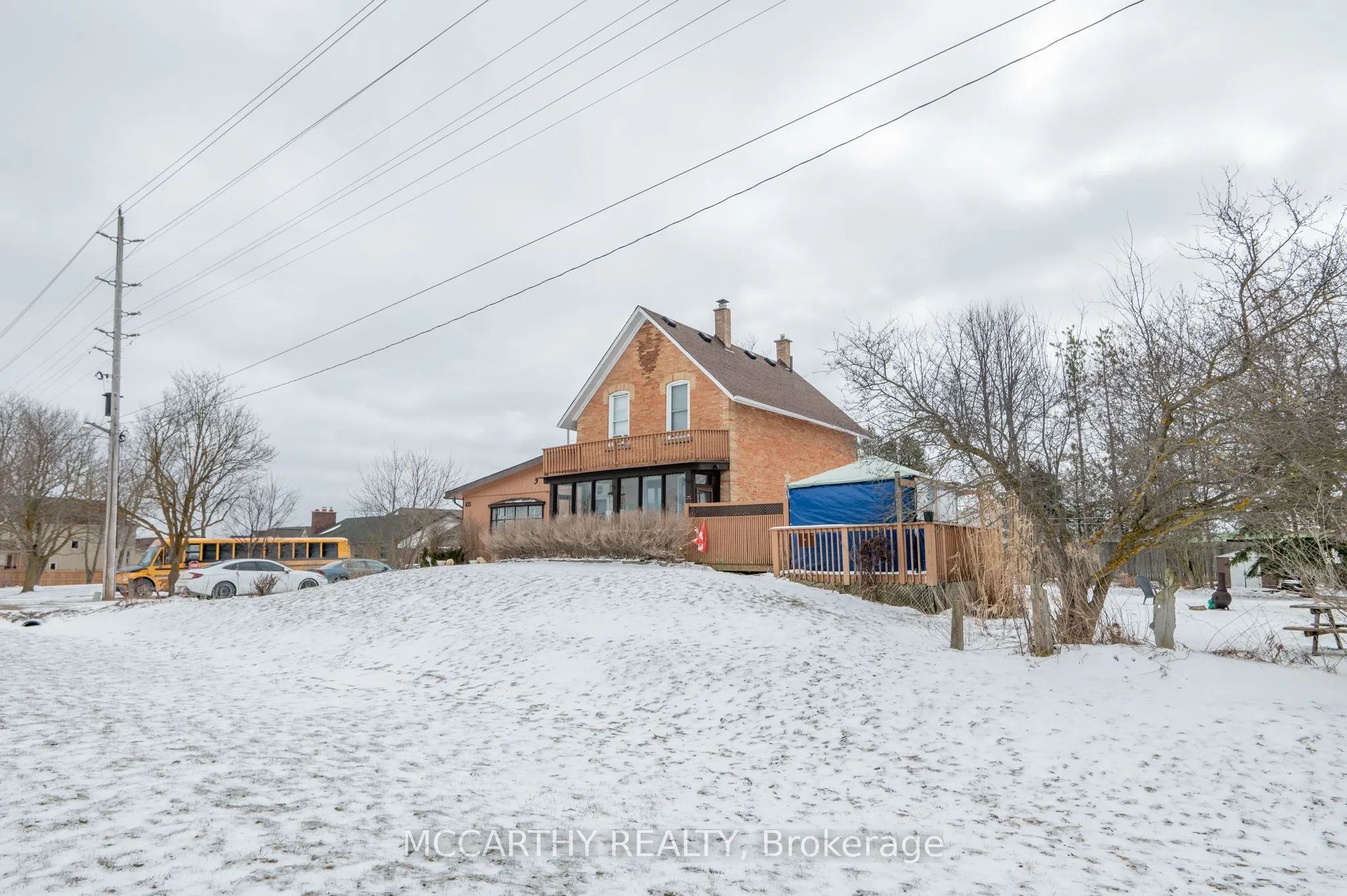 435 Main Street W