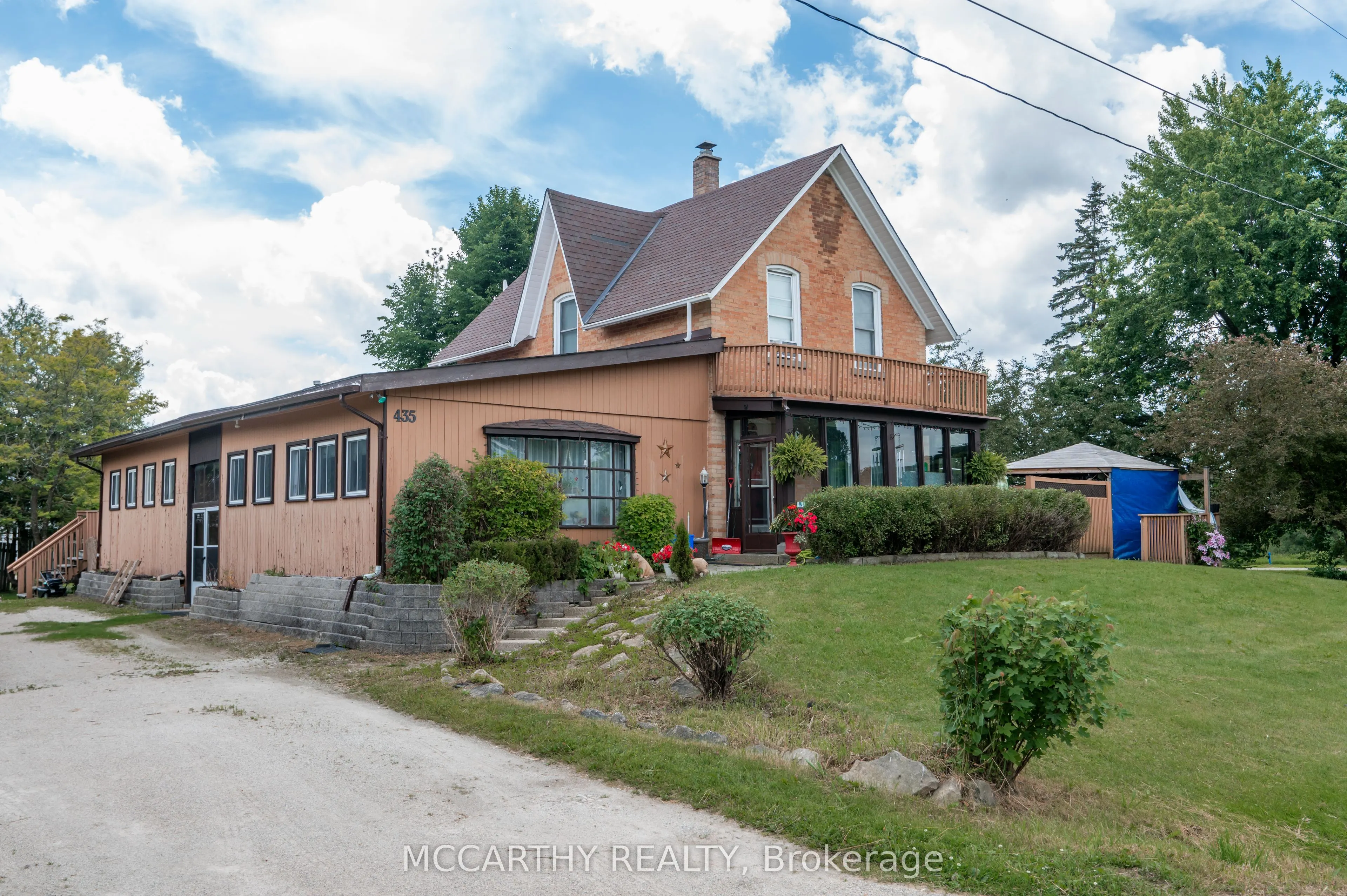 435 Main Street W