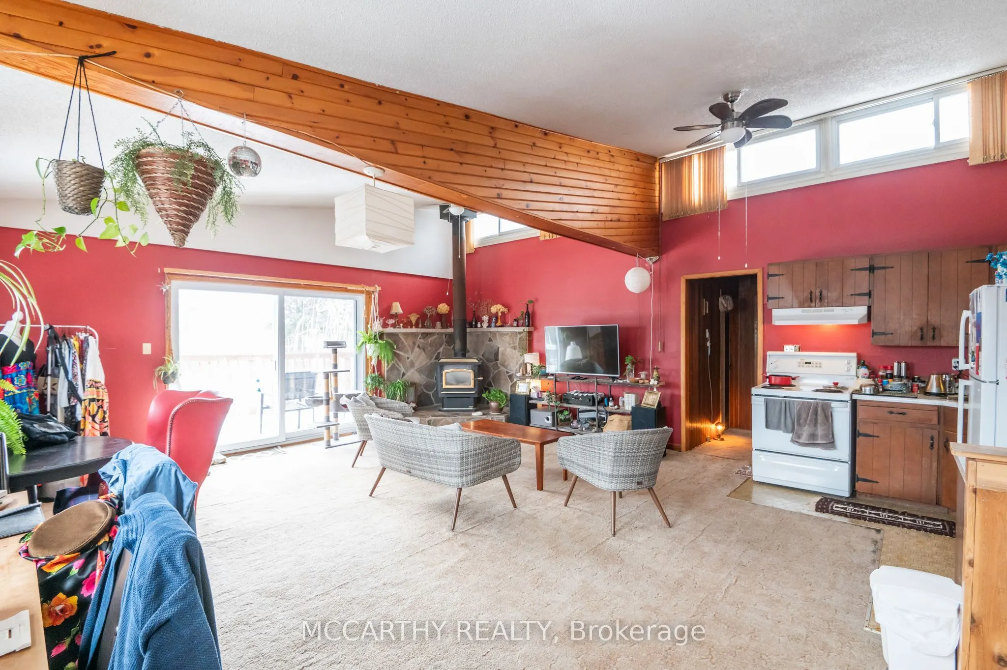 435 Main Street W