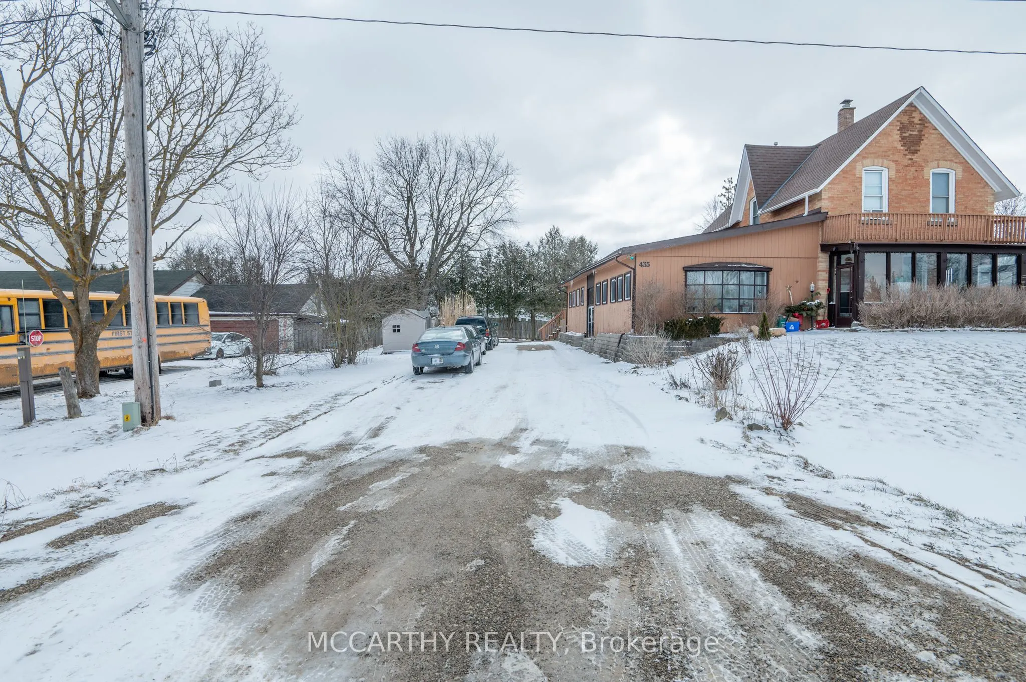 435 Main Street W