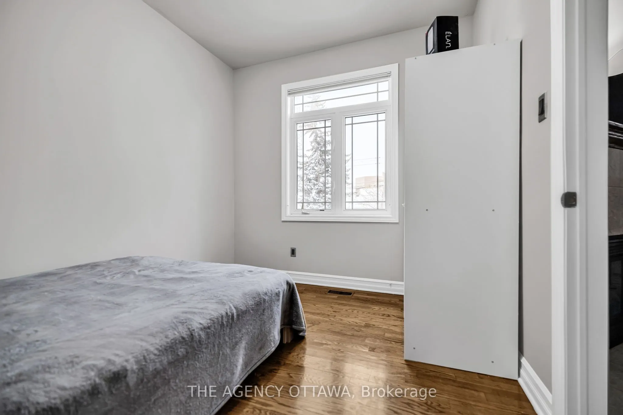 711 CHURCHILL Avenue N #203
