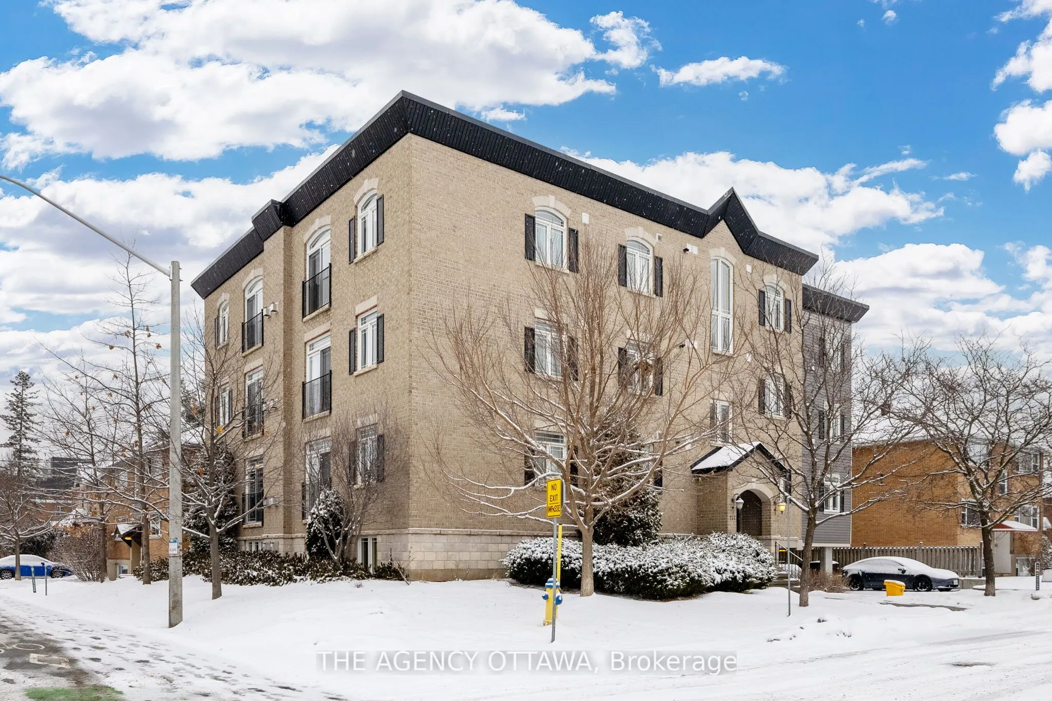 711 CHURCHILL Avenue N #203