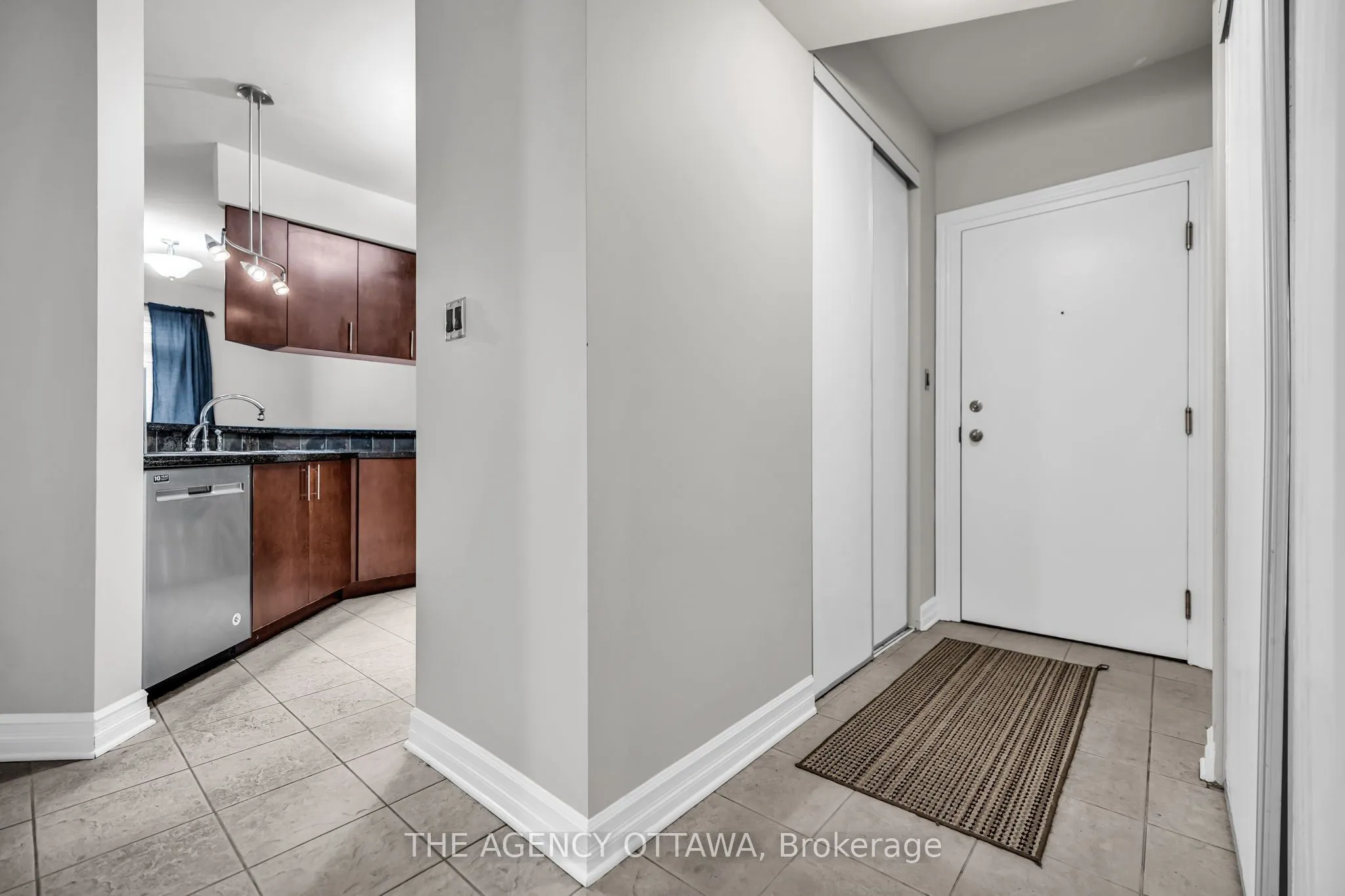 711 CHURCHILL Avenue N #203