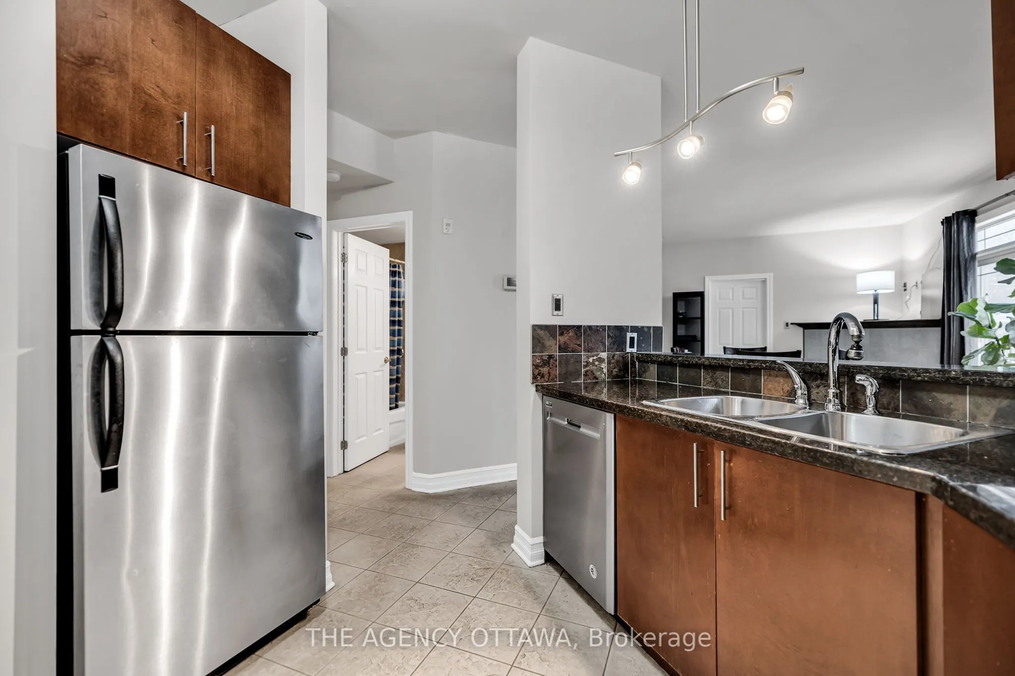 711 CHURCHILL Avenue N #203