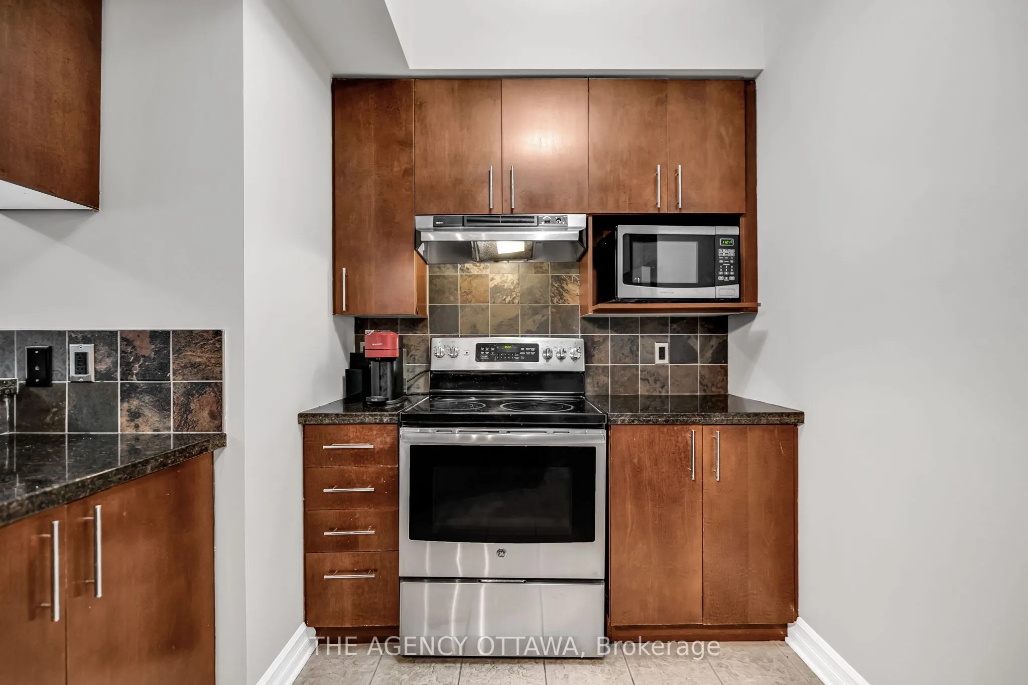 711 CHURCHILL Avenue N #203