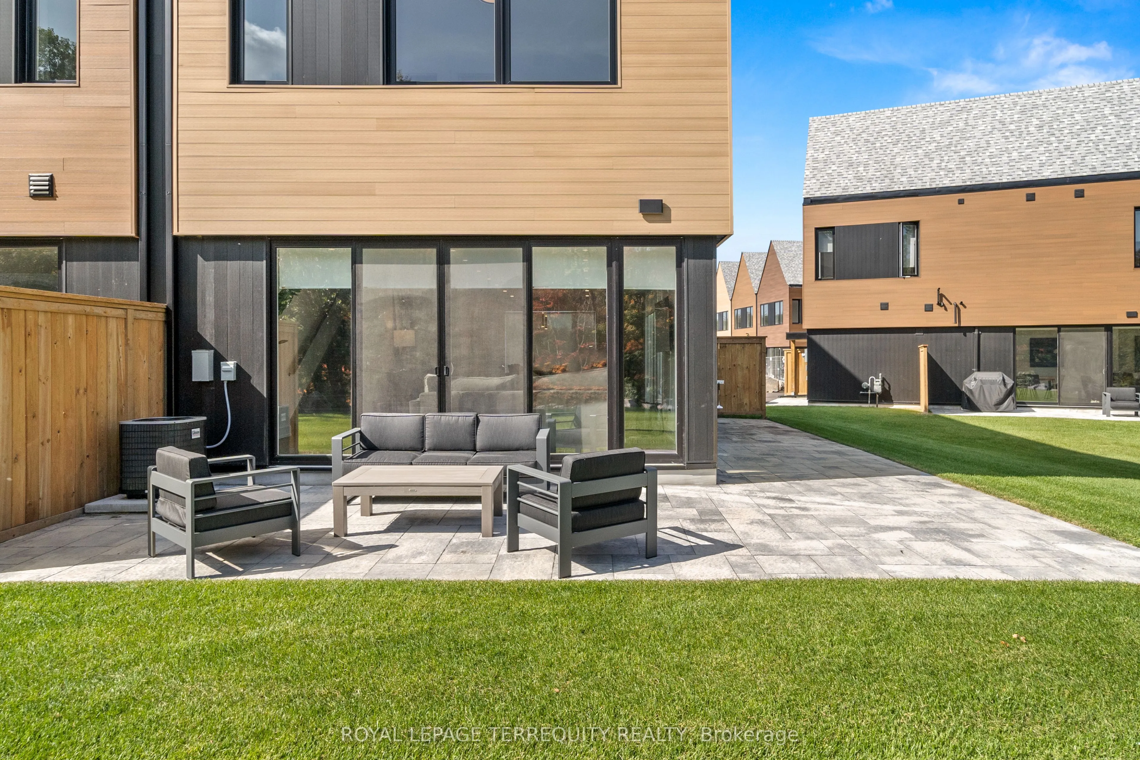 35 Rockmount Crescent