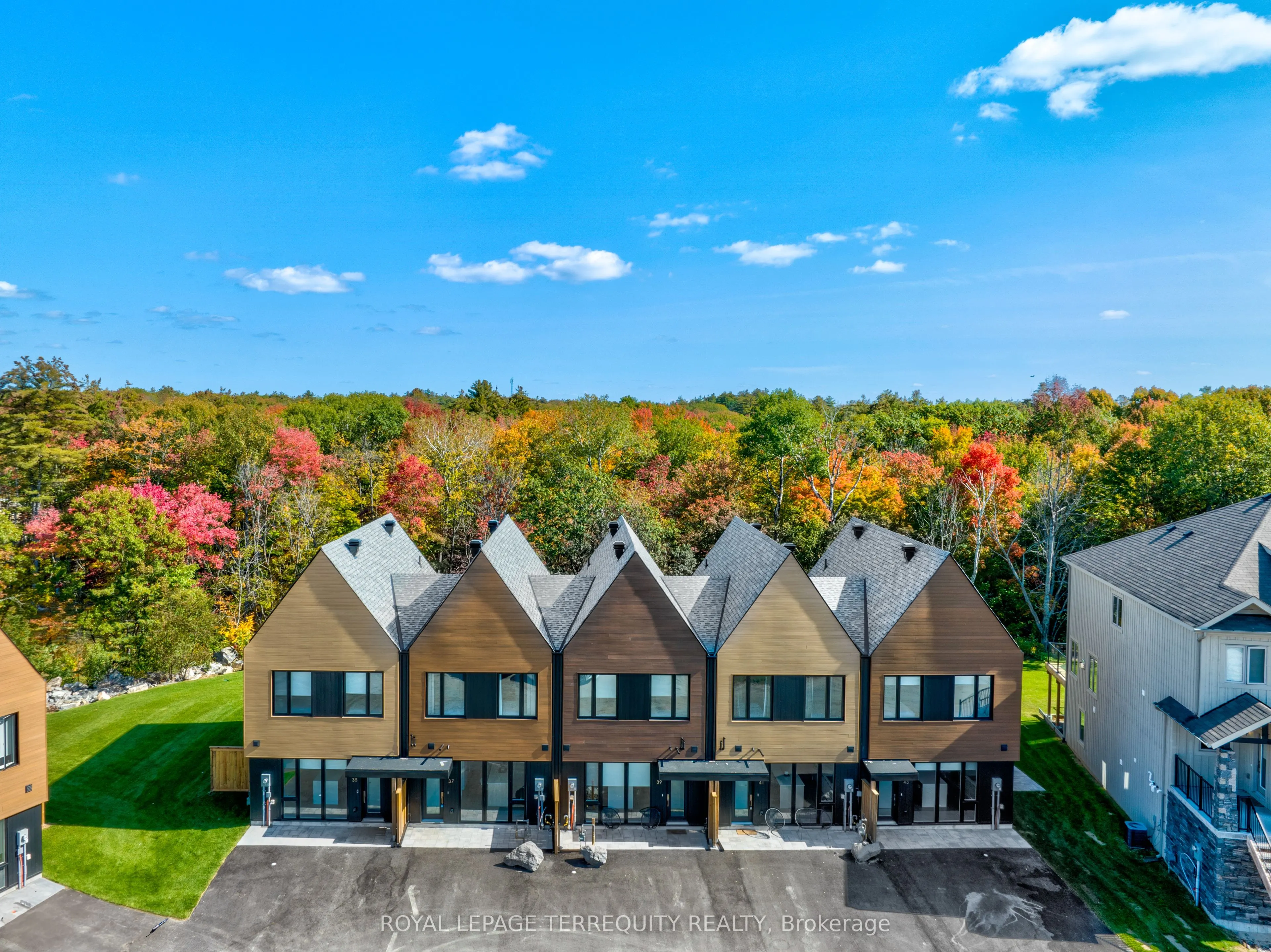 35 Rockmount Crescent