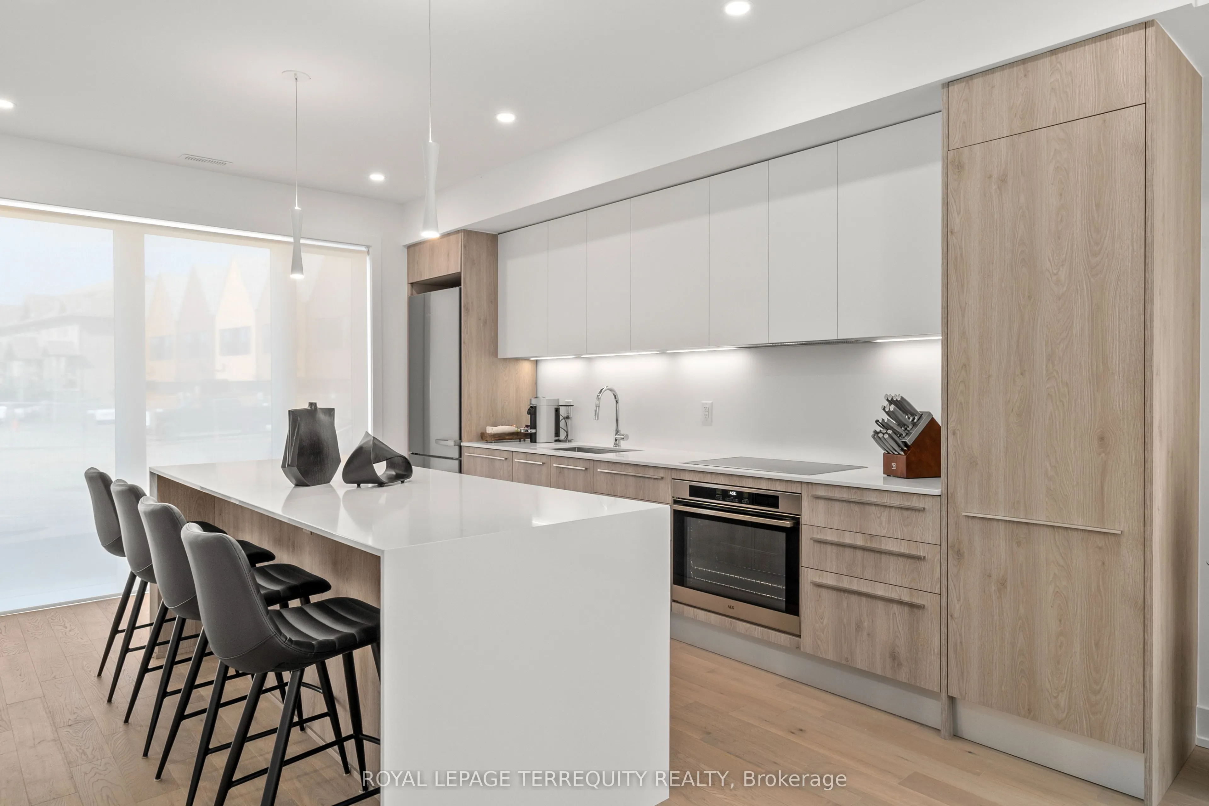 35 Rockmount Crescent