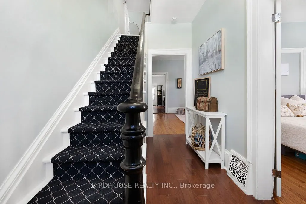 21 Sussex Street N