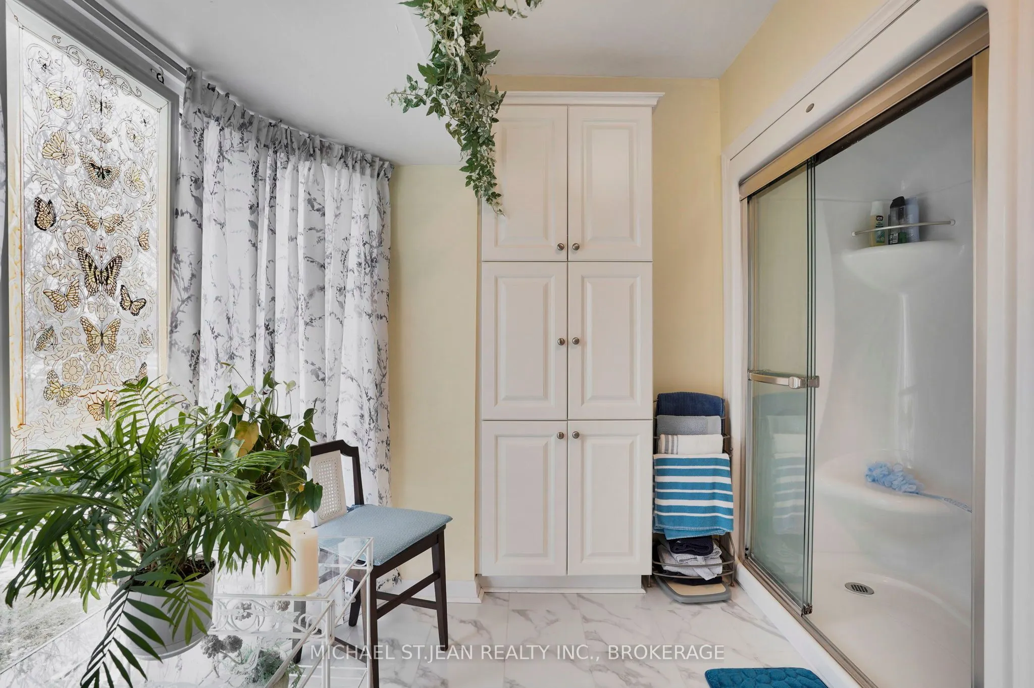 1022 Lakeshore Road