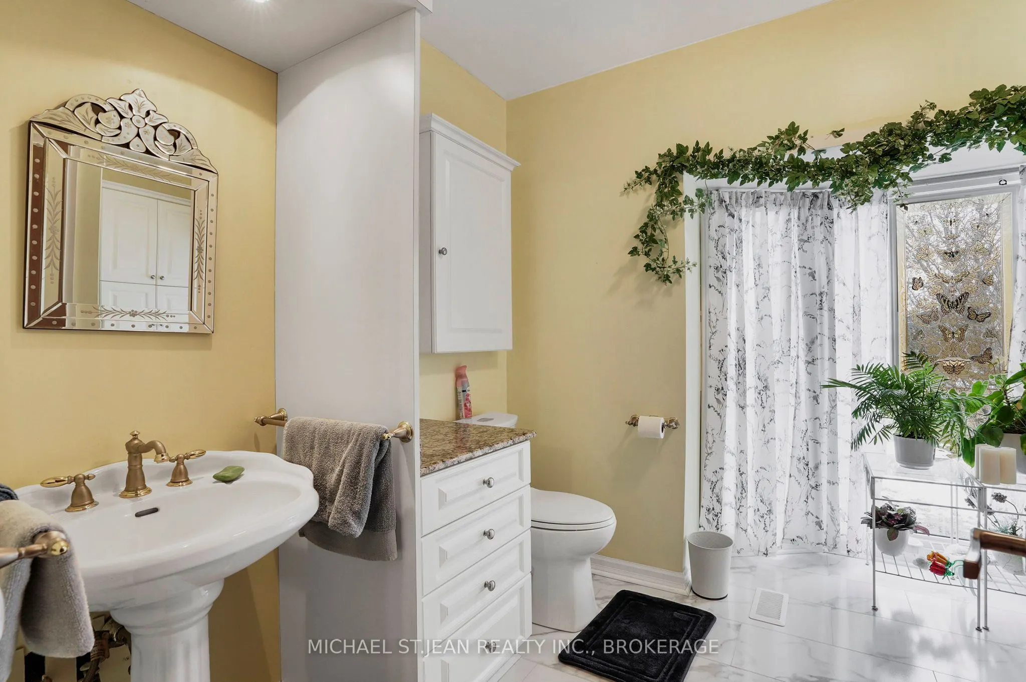 1022 Lakeshore Road