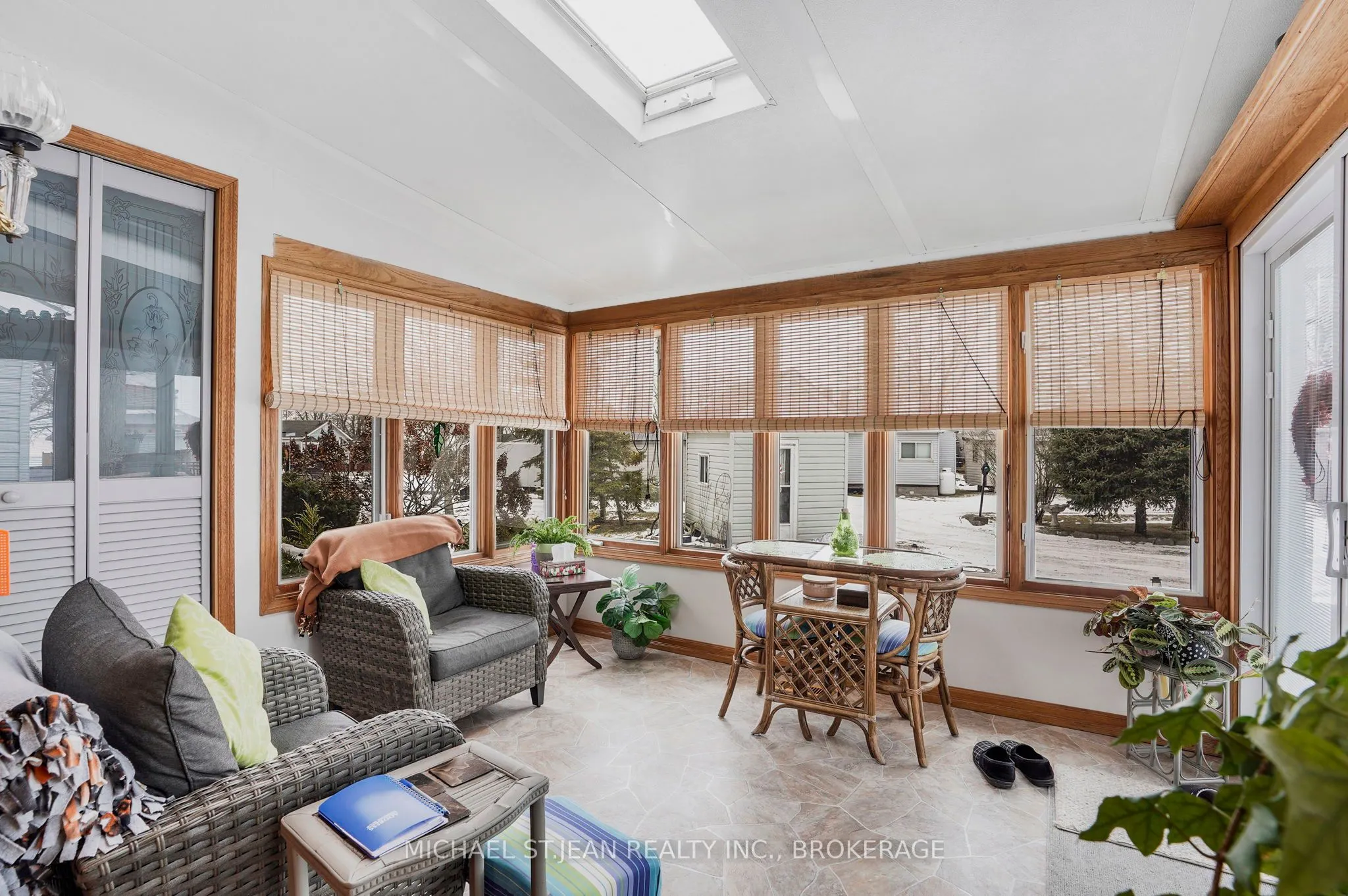1022 Lakeshore Road