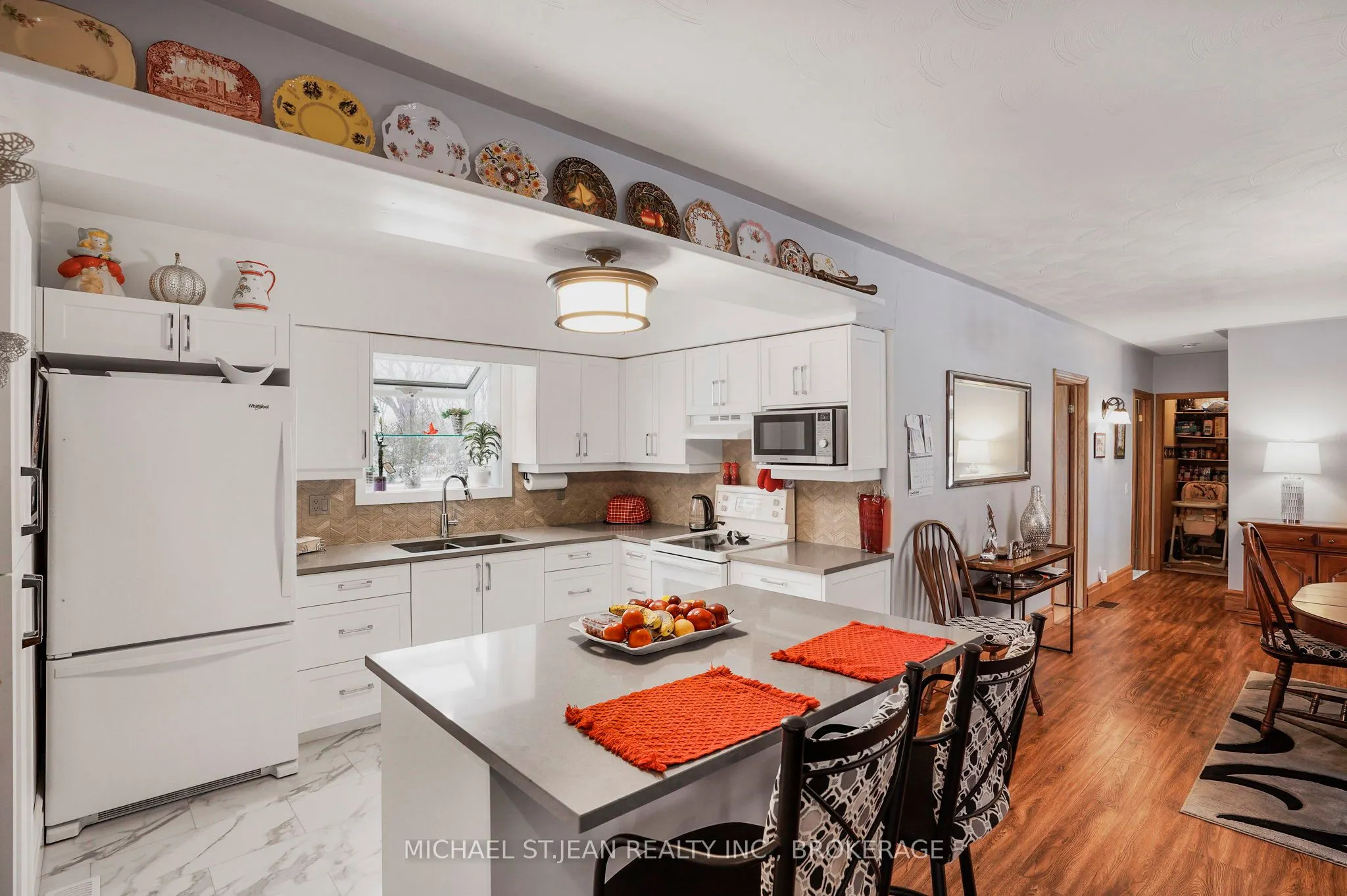 1022 Lakeshore Road