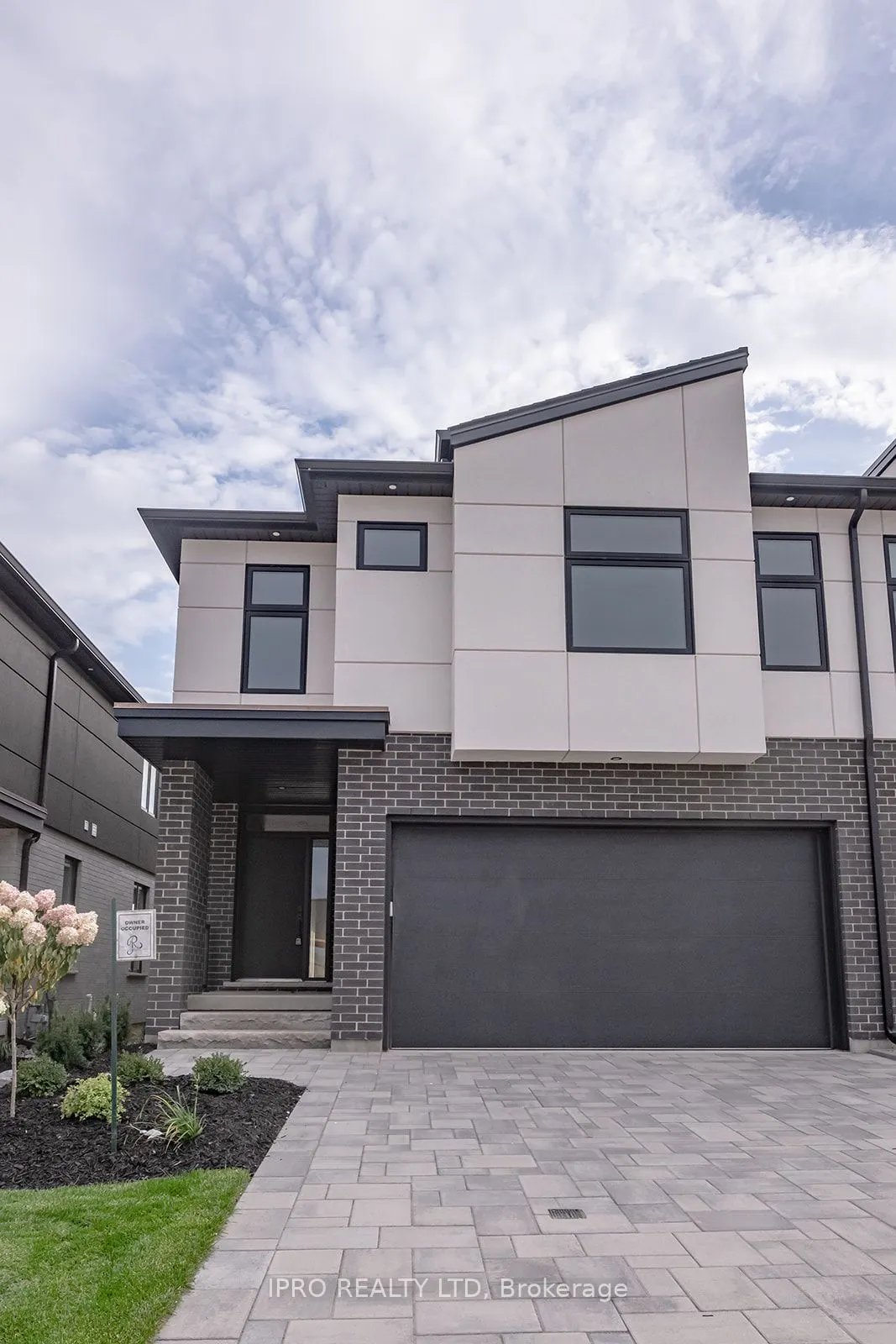 3909 Mitchell Crescent