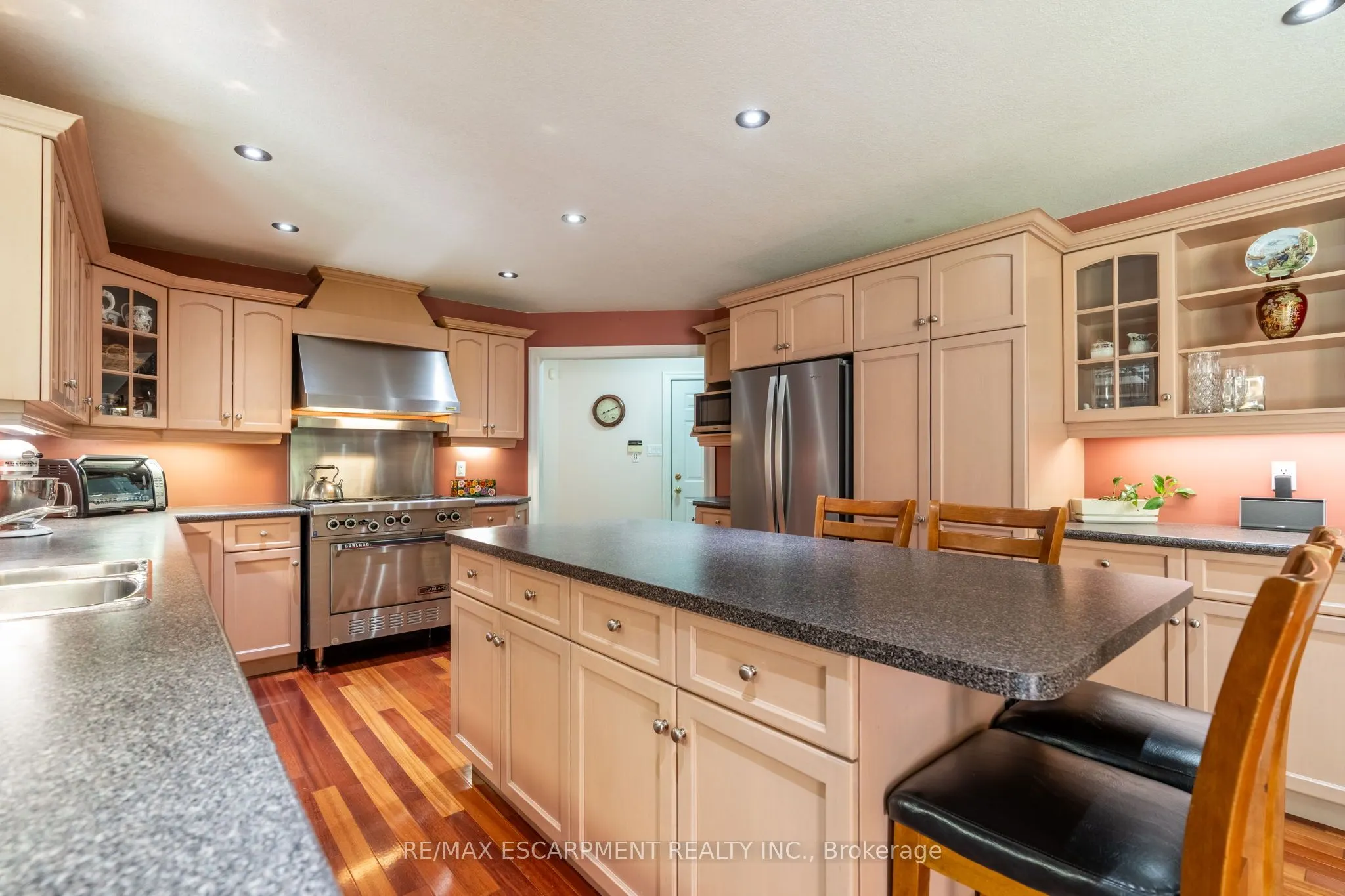 86 Ridge Road E
