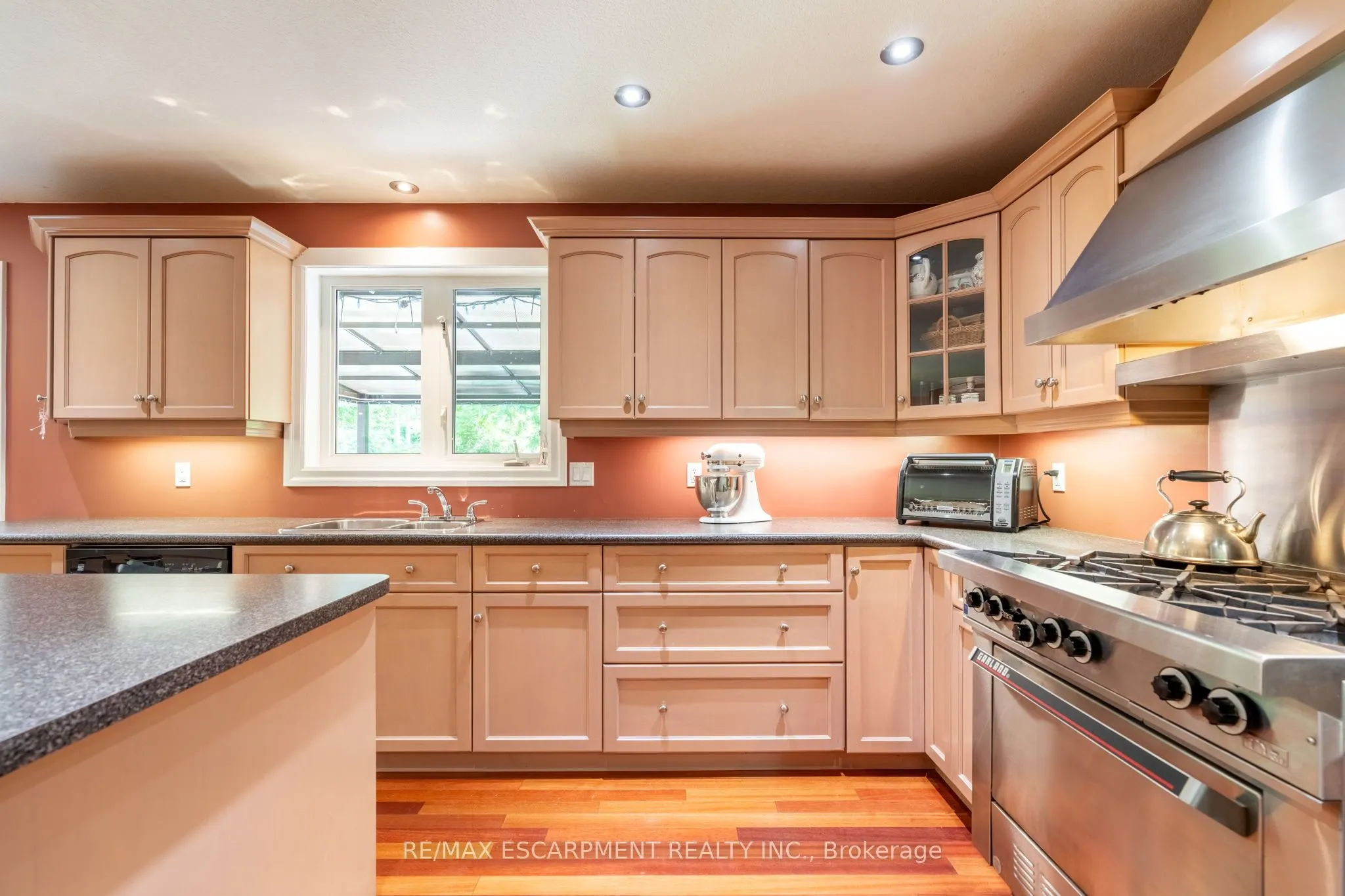 86 Ridge Road E