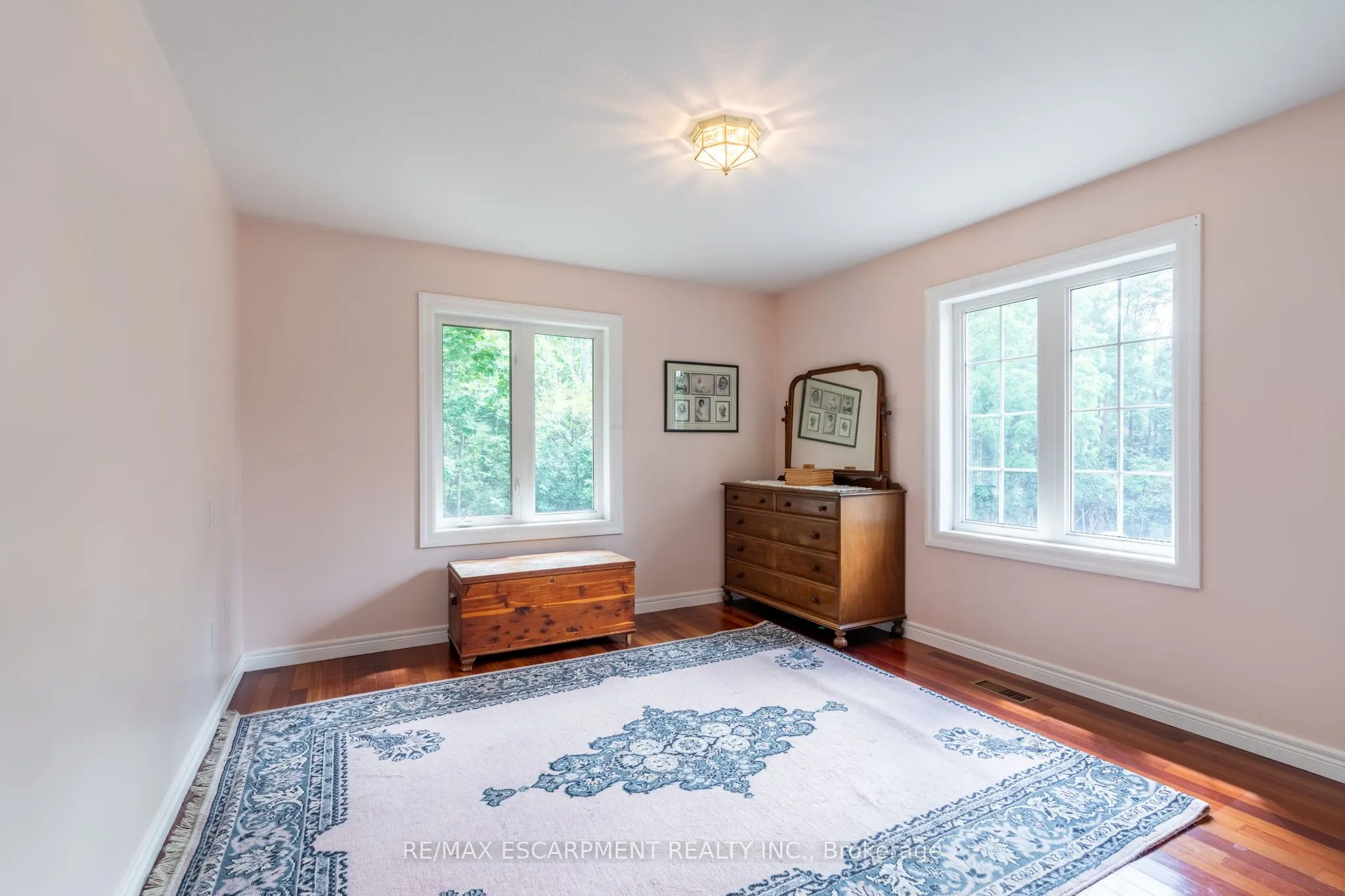 86 Ridge Road E