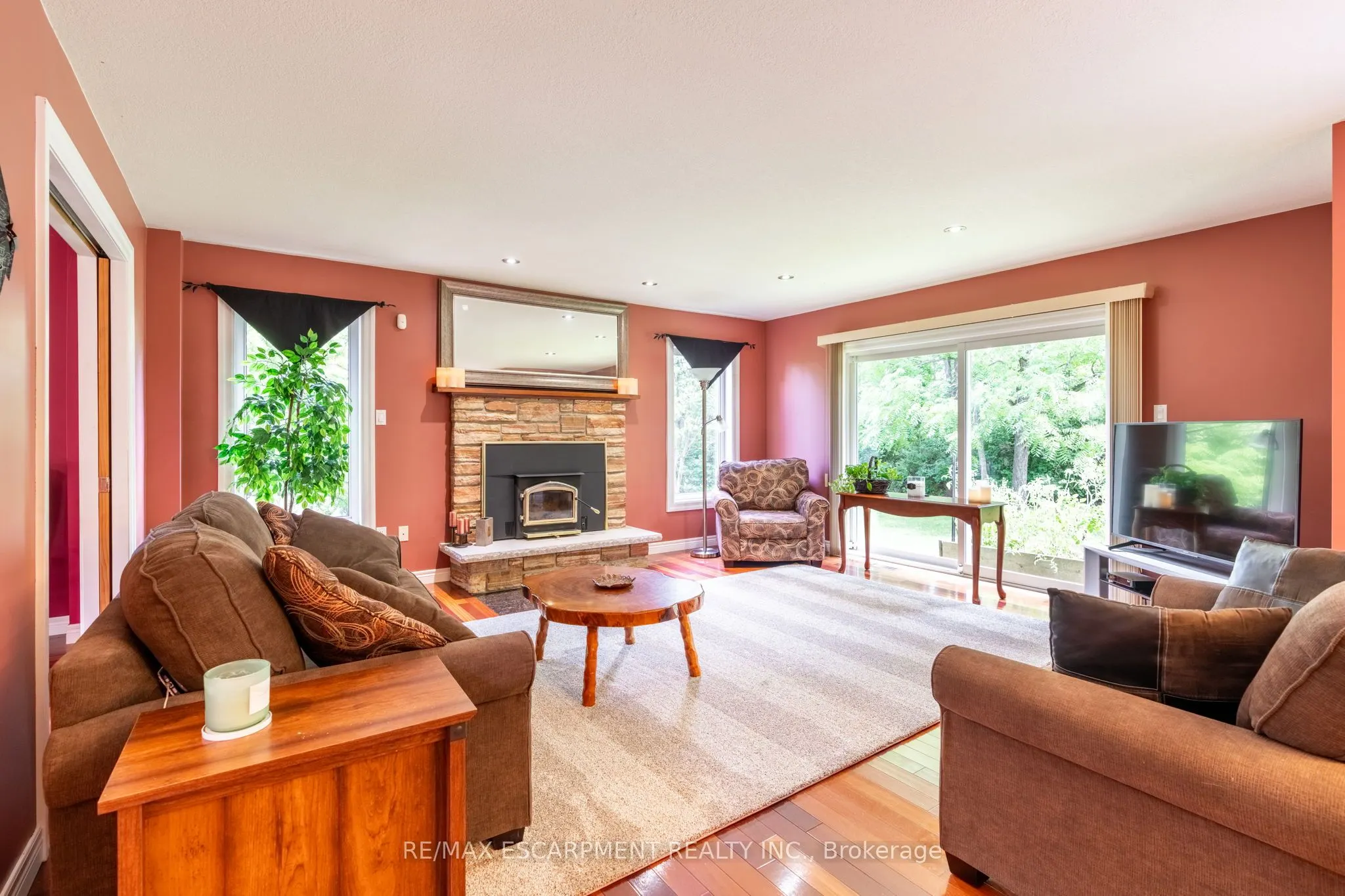 86 Ridge Road E