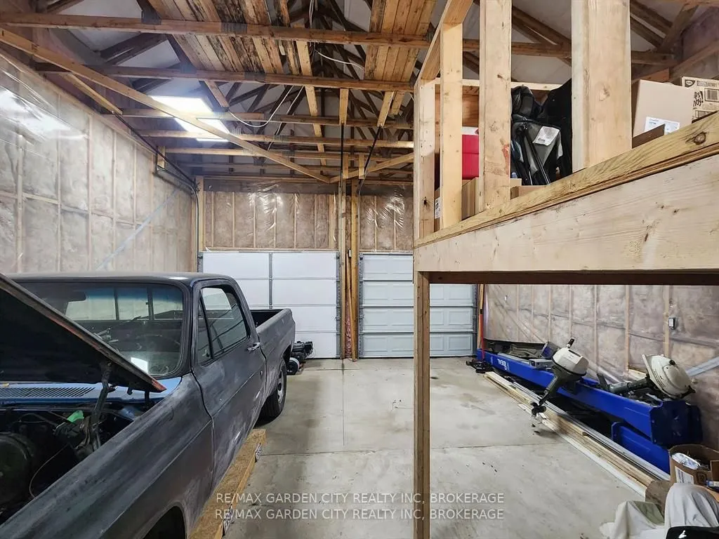 27 Indiana Road W