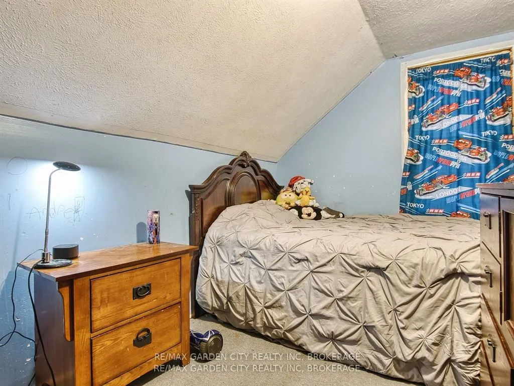 27 Indiana Road W