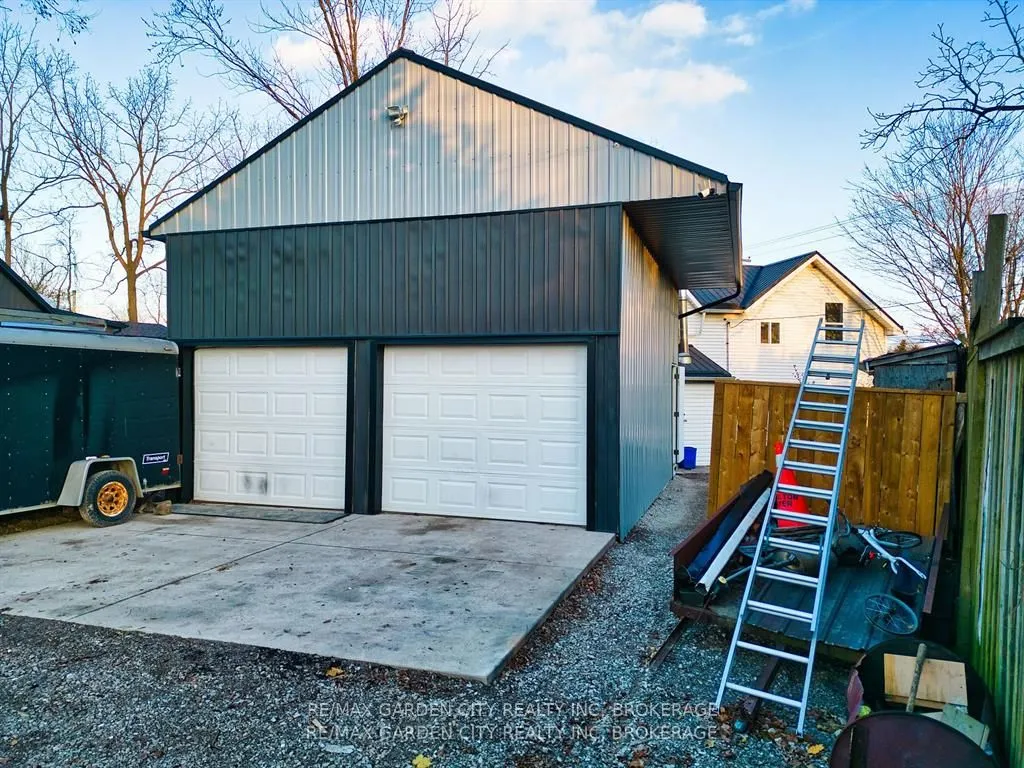 27 Indiana Road W