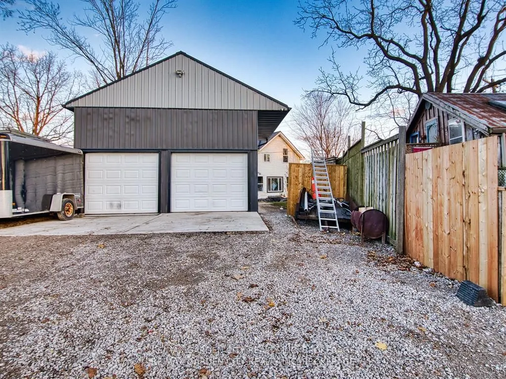 27 Indiana Road W