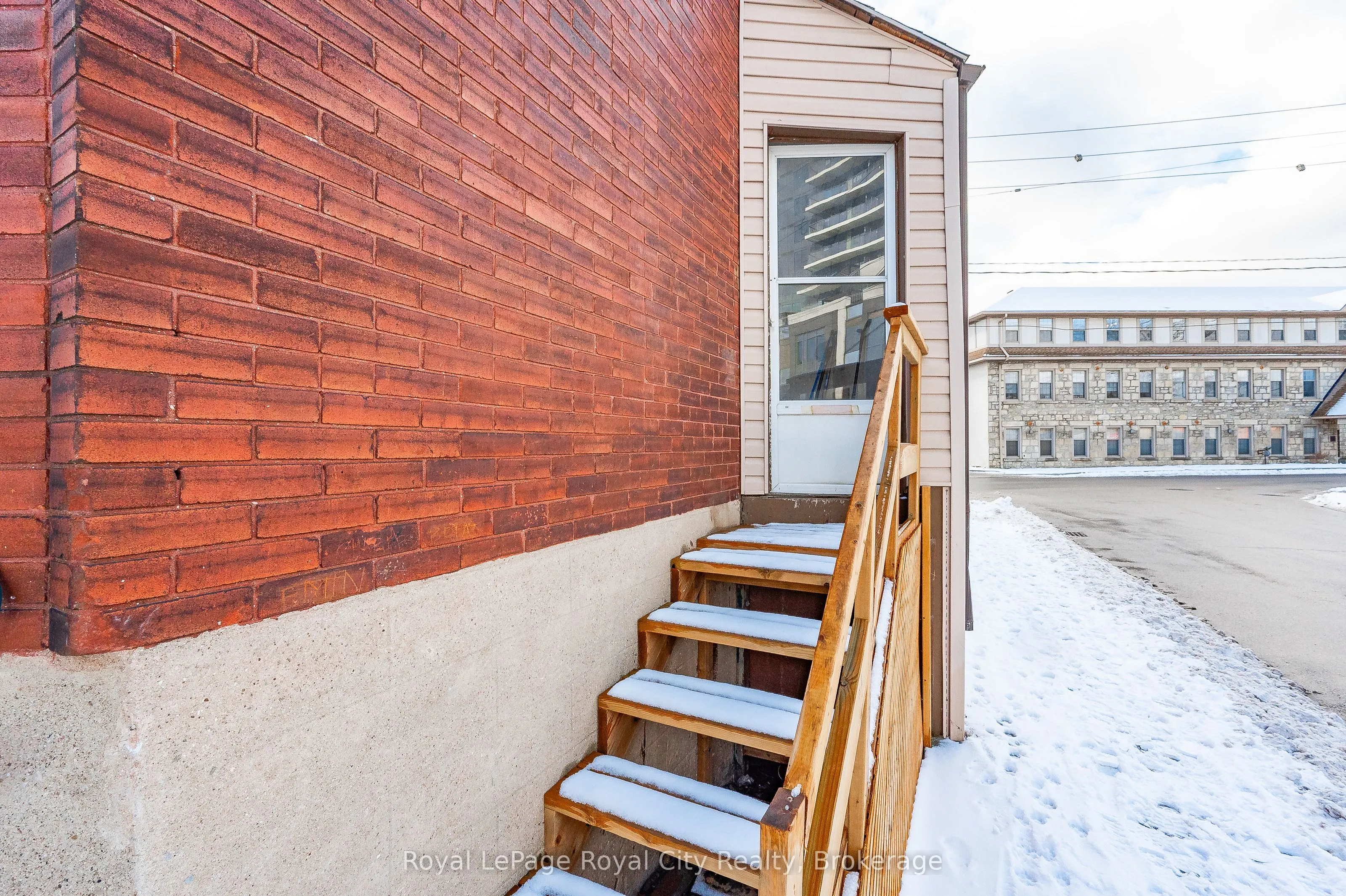 90 Neeve Street