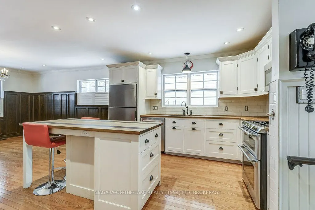 4 Dixie Avenue