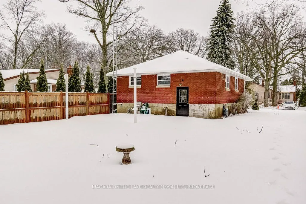 4 Dixie Avenue