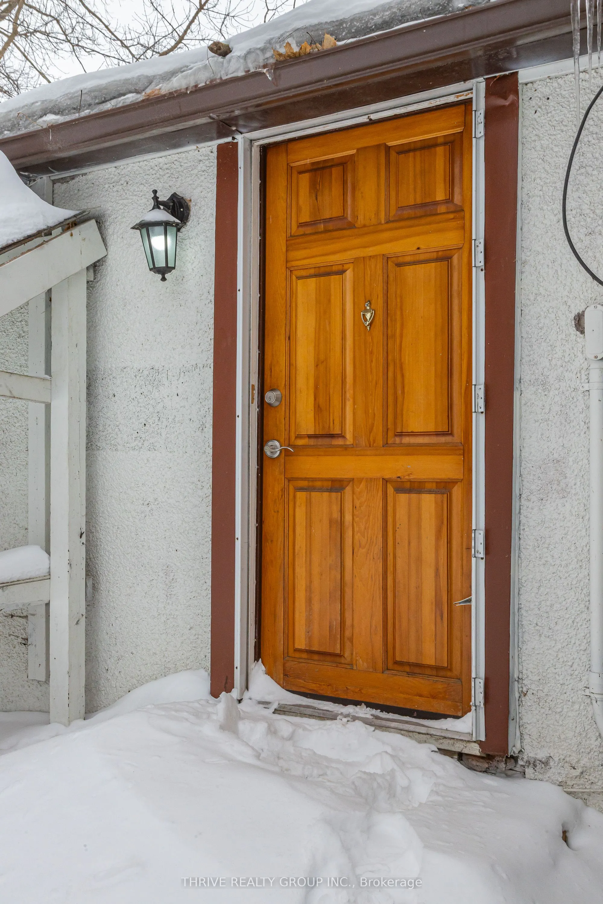 225 Simcoe Street