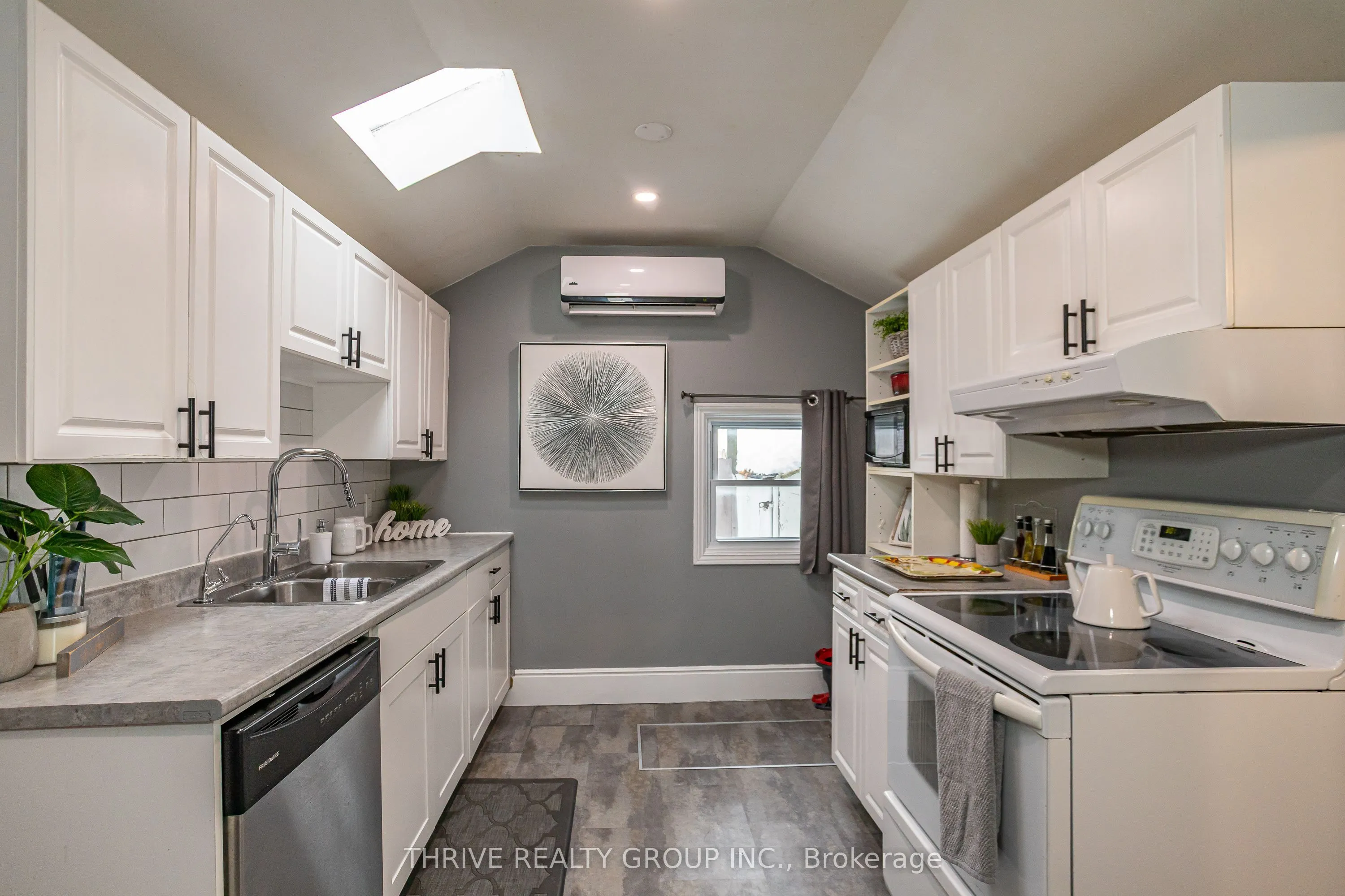 225 Simcoe Street