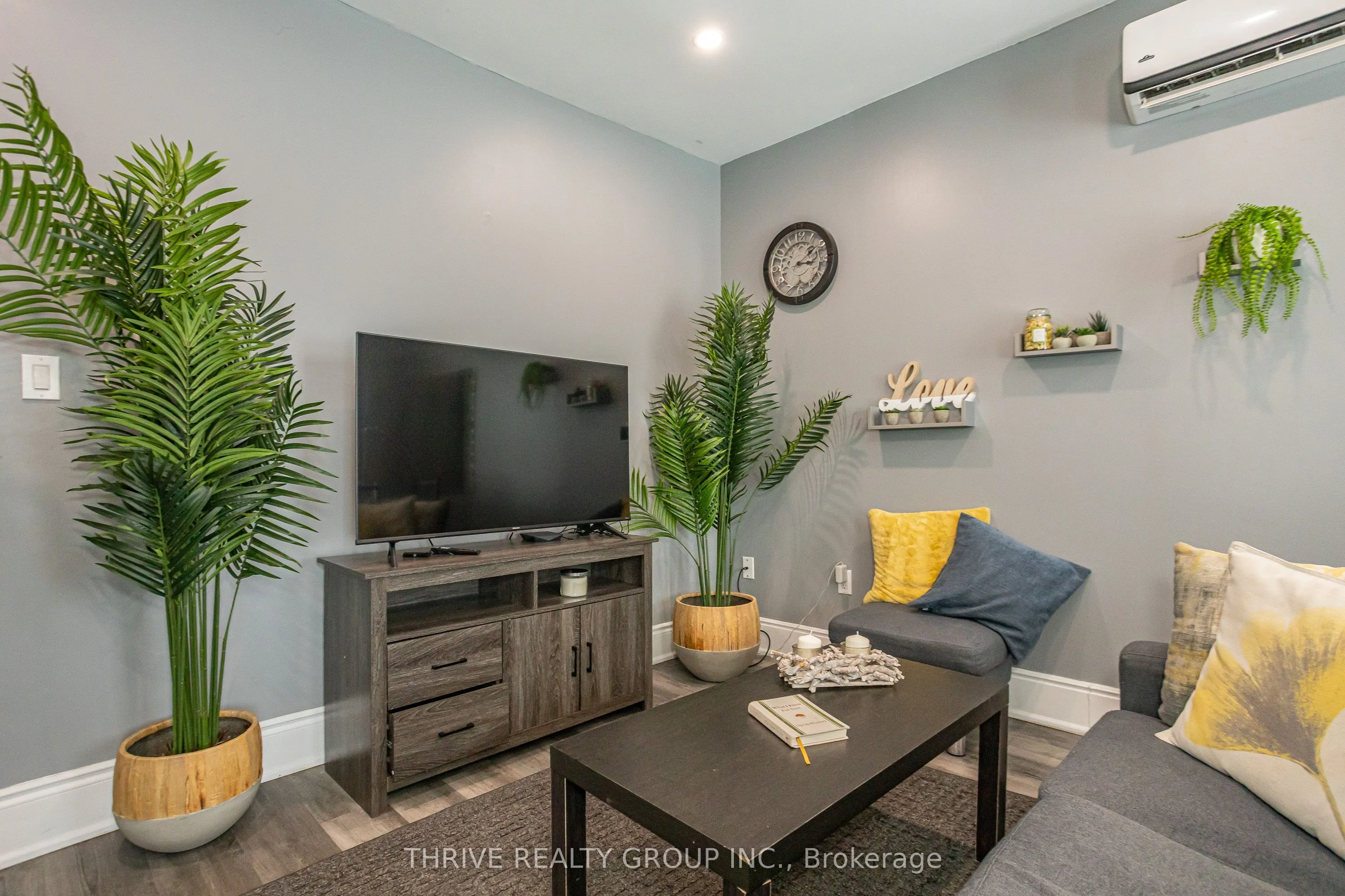 225 Simcoe Street