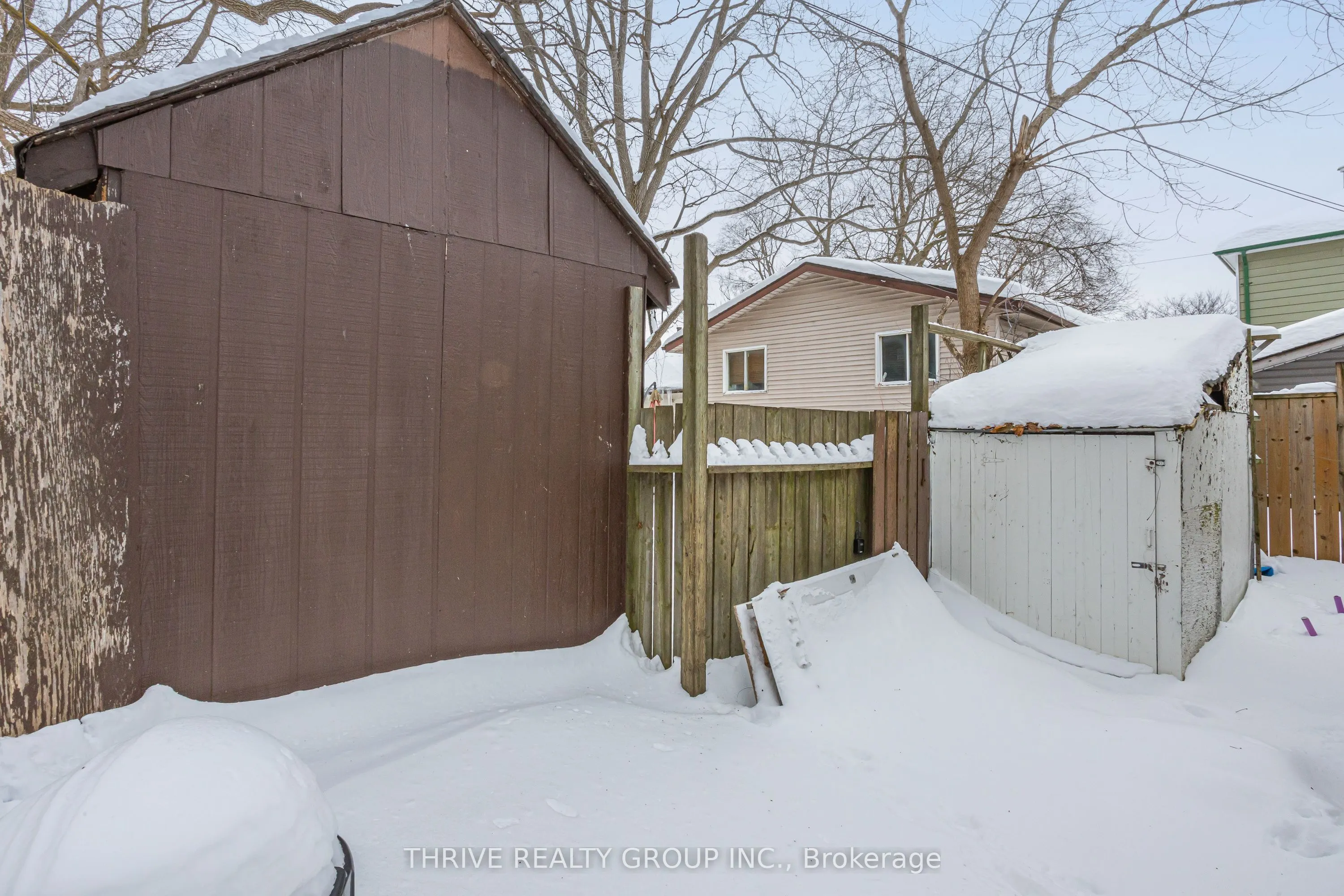 225 Simcoe Street