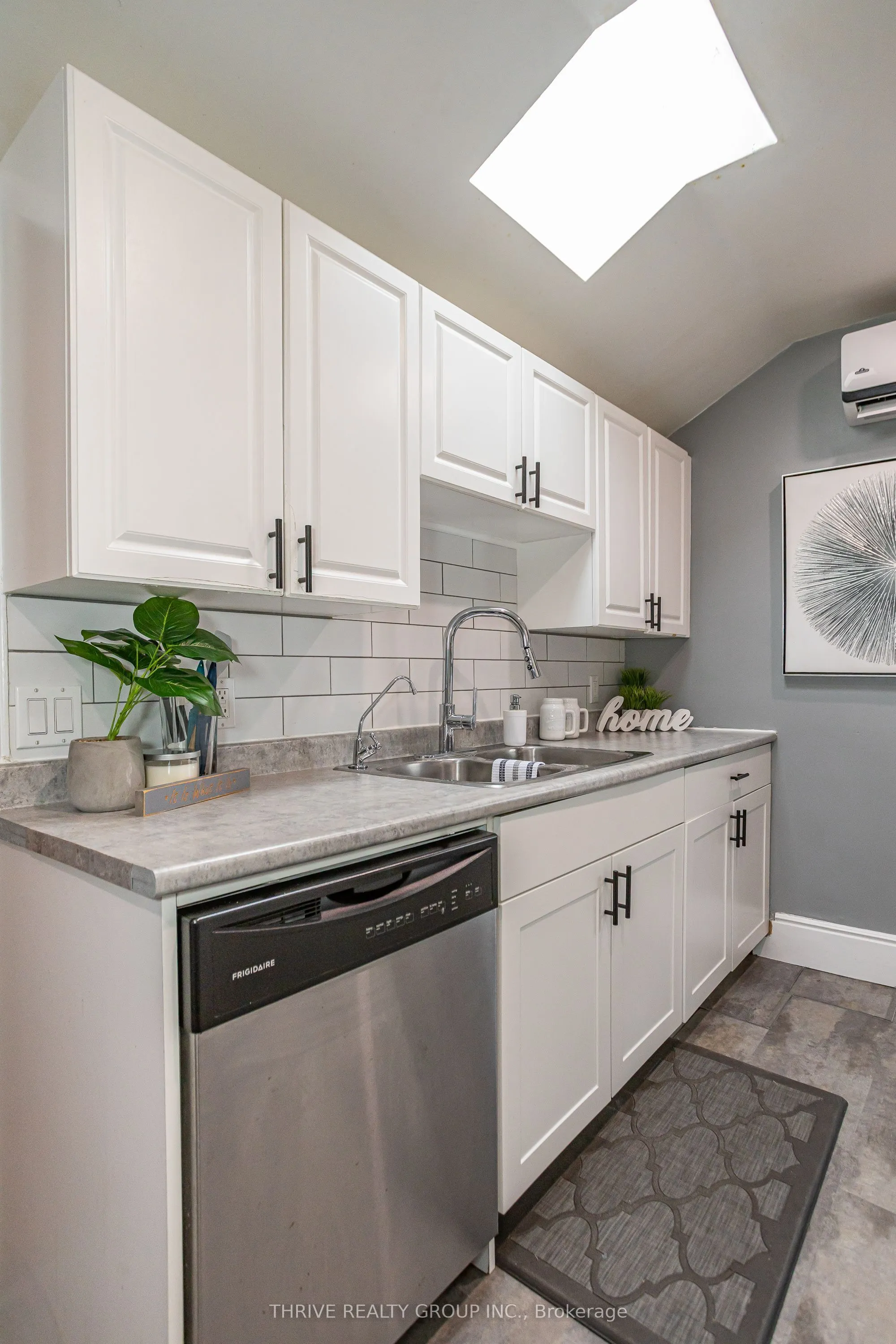 225 Simcoe Street