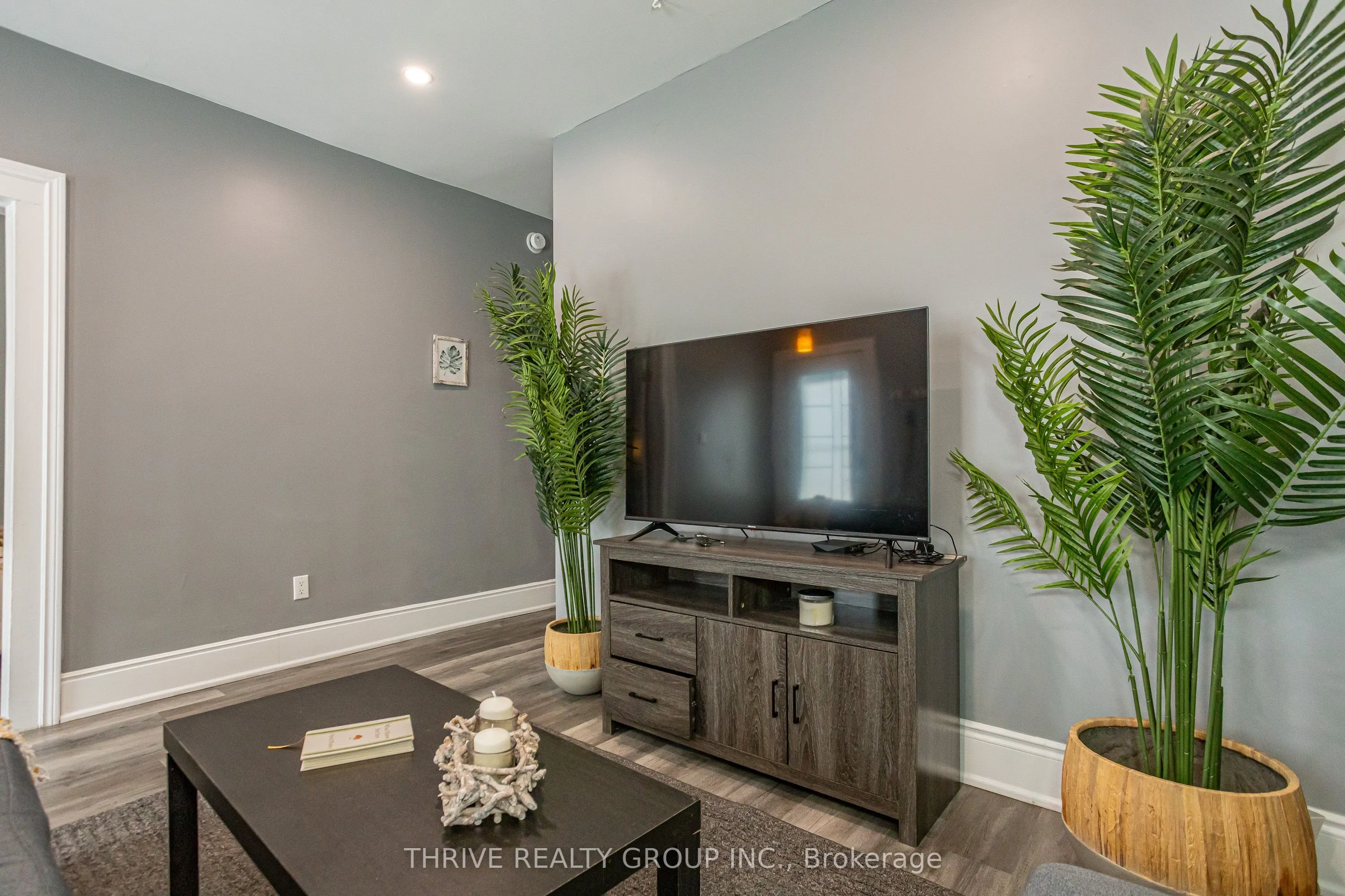 225 Simcoe Street