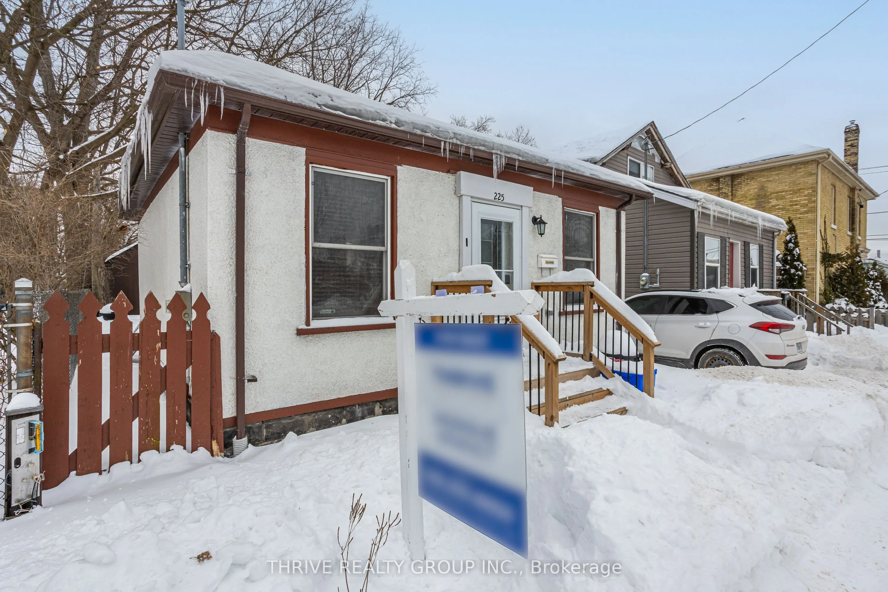 225 Simcoe Street