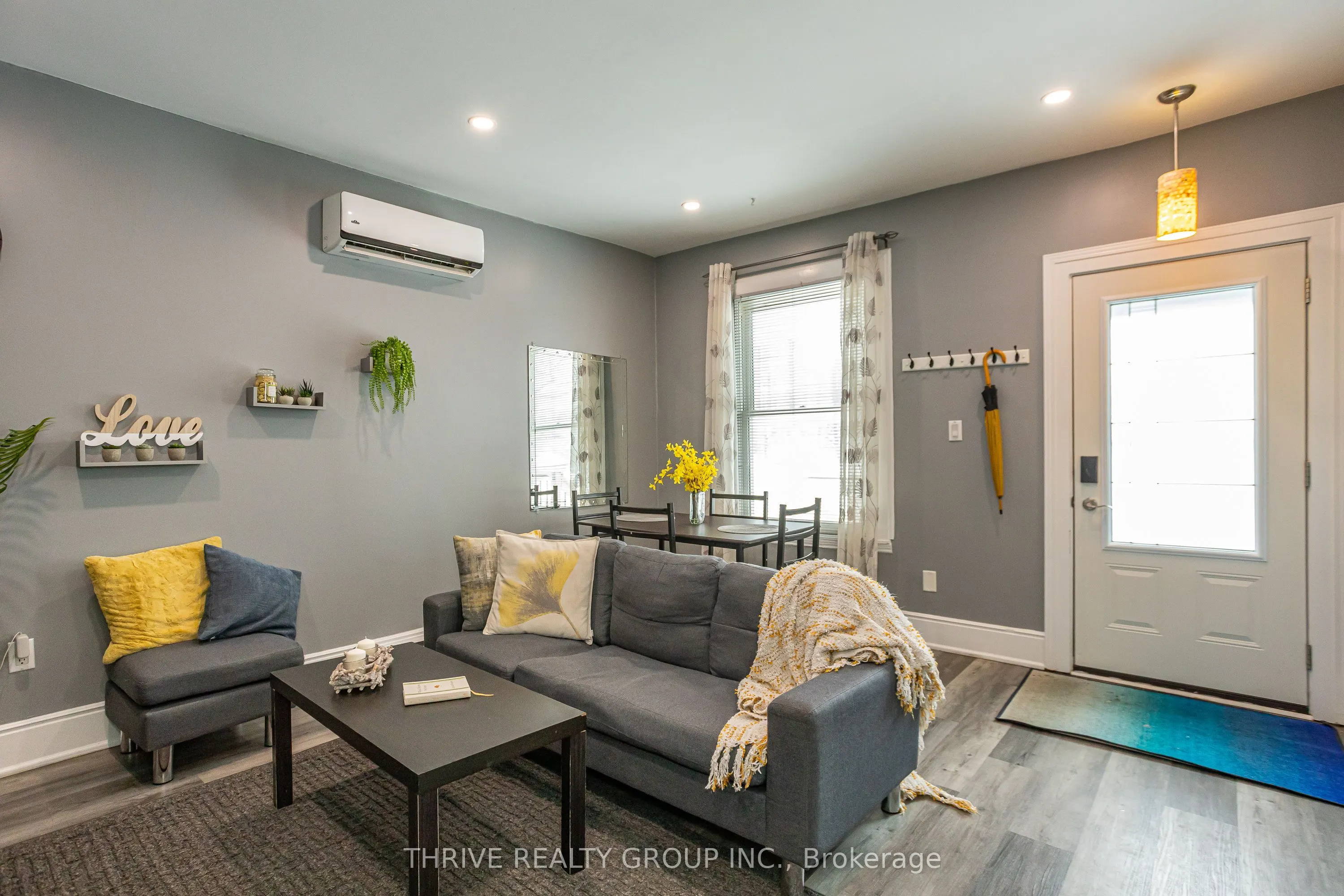225 Simcoe Street