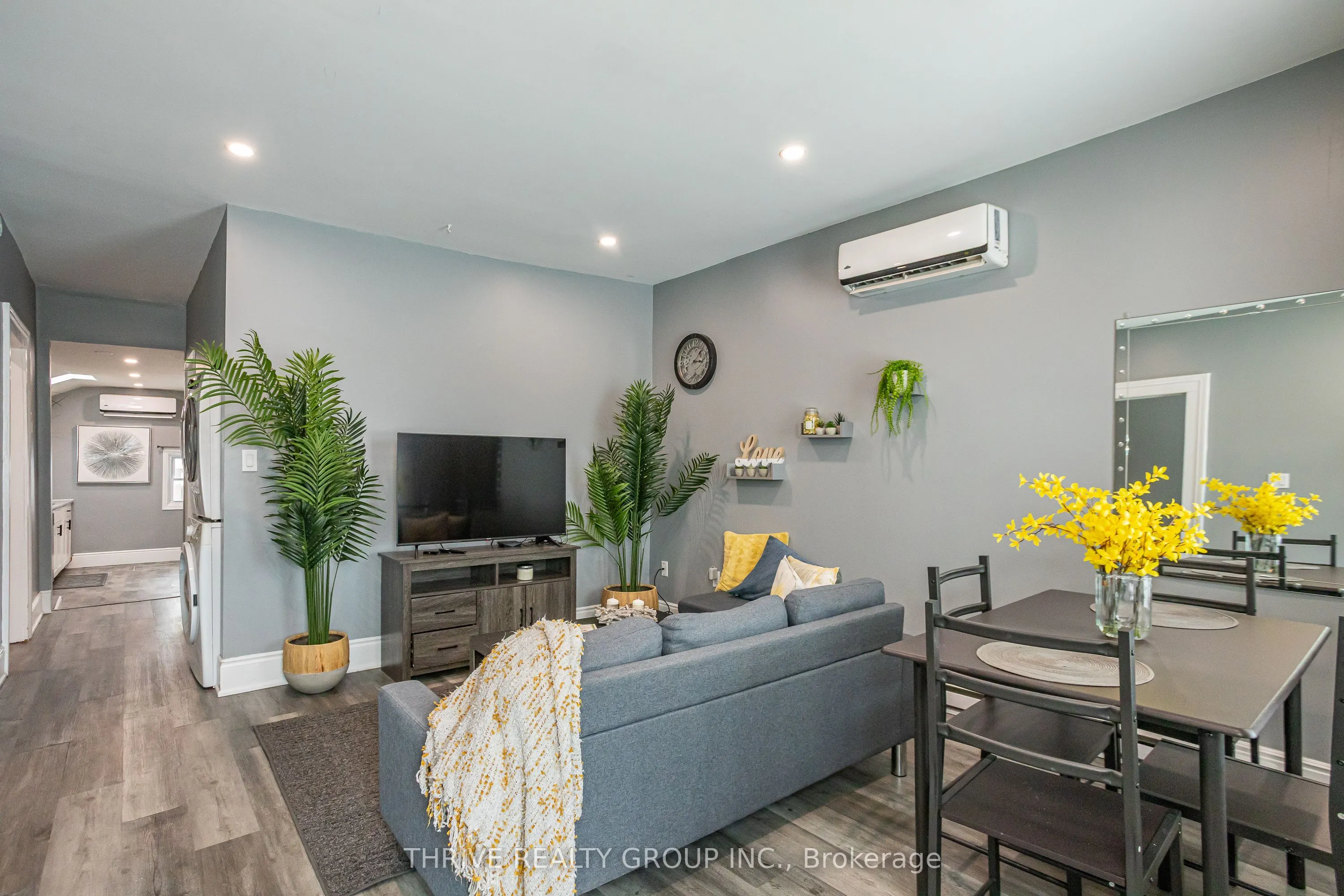 225 Simcoe Street