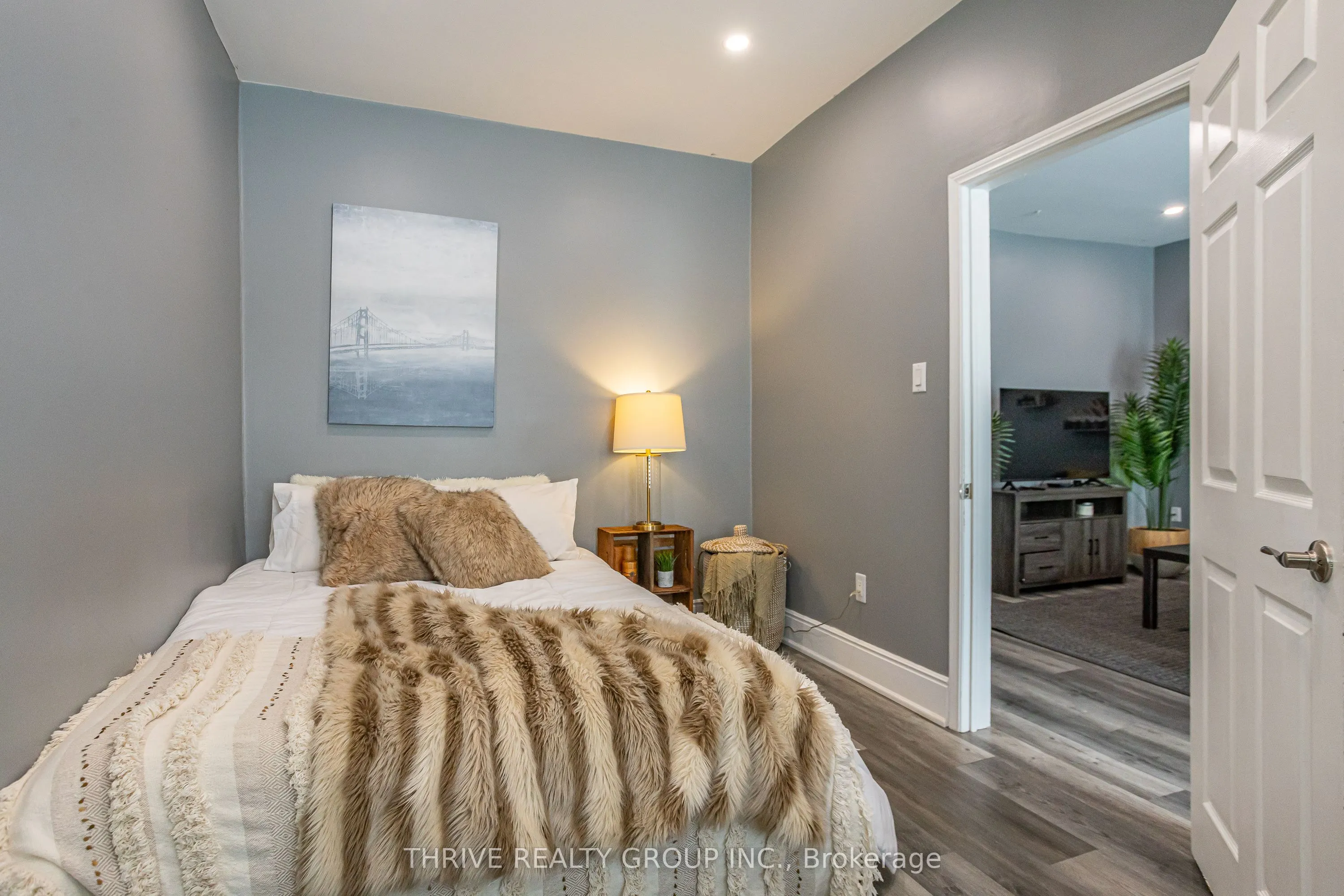 225 Simcoe Street