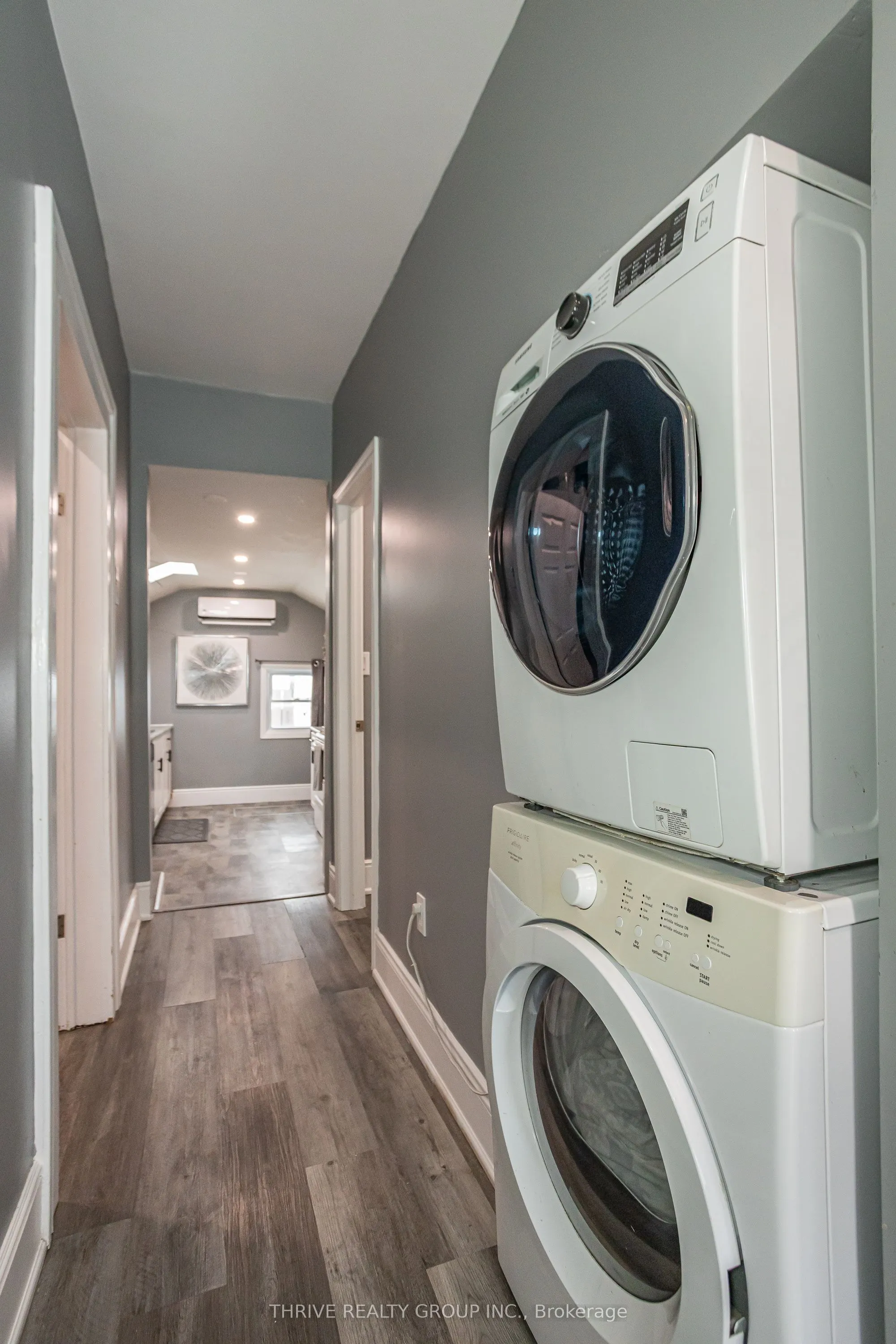 225 Simcoe Street