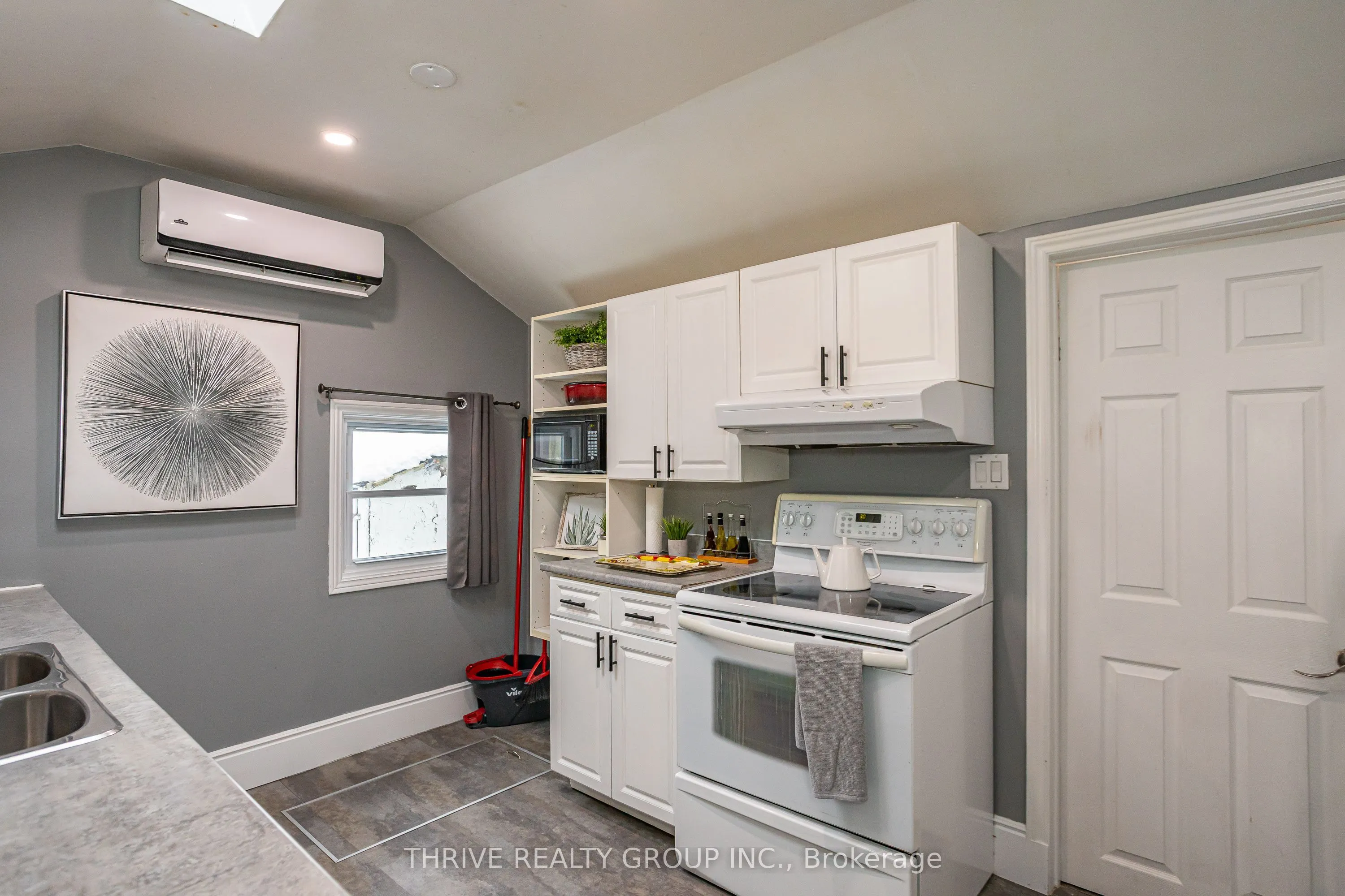 225 Simcoe Street