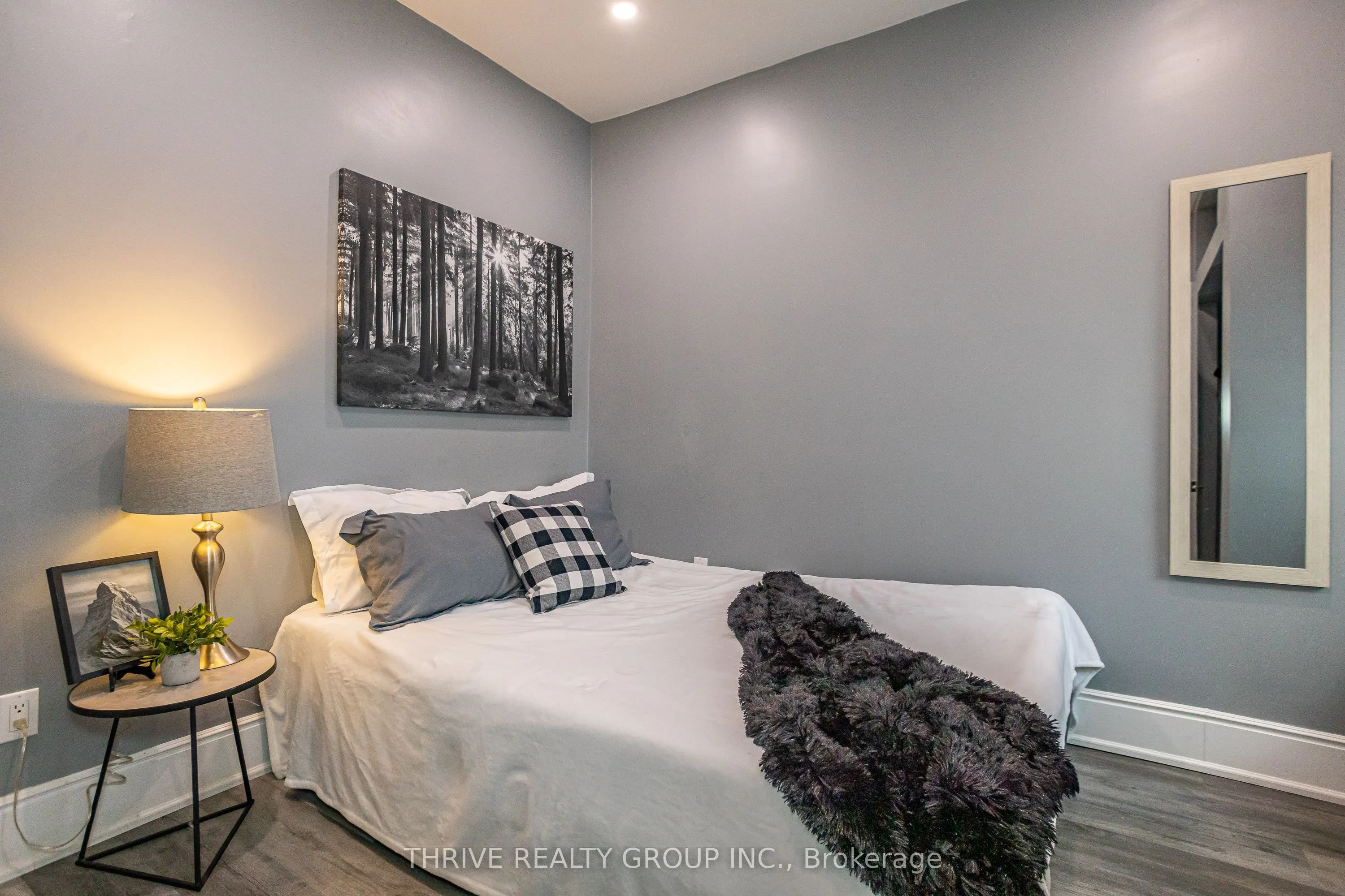 225 Simcoe Street