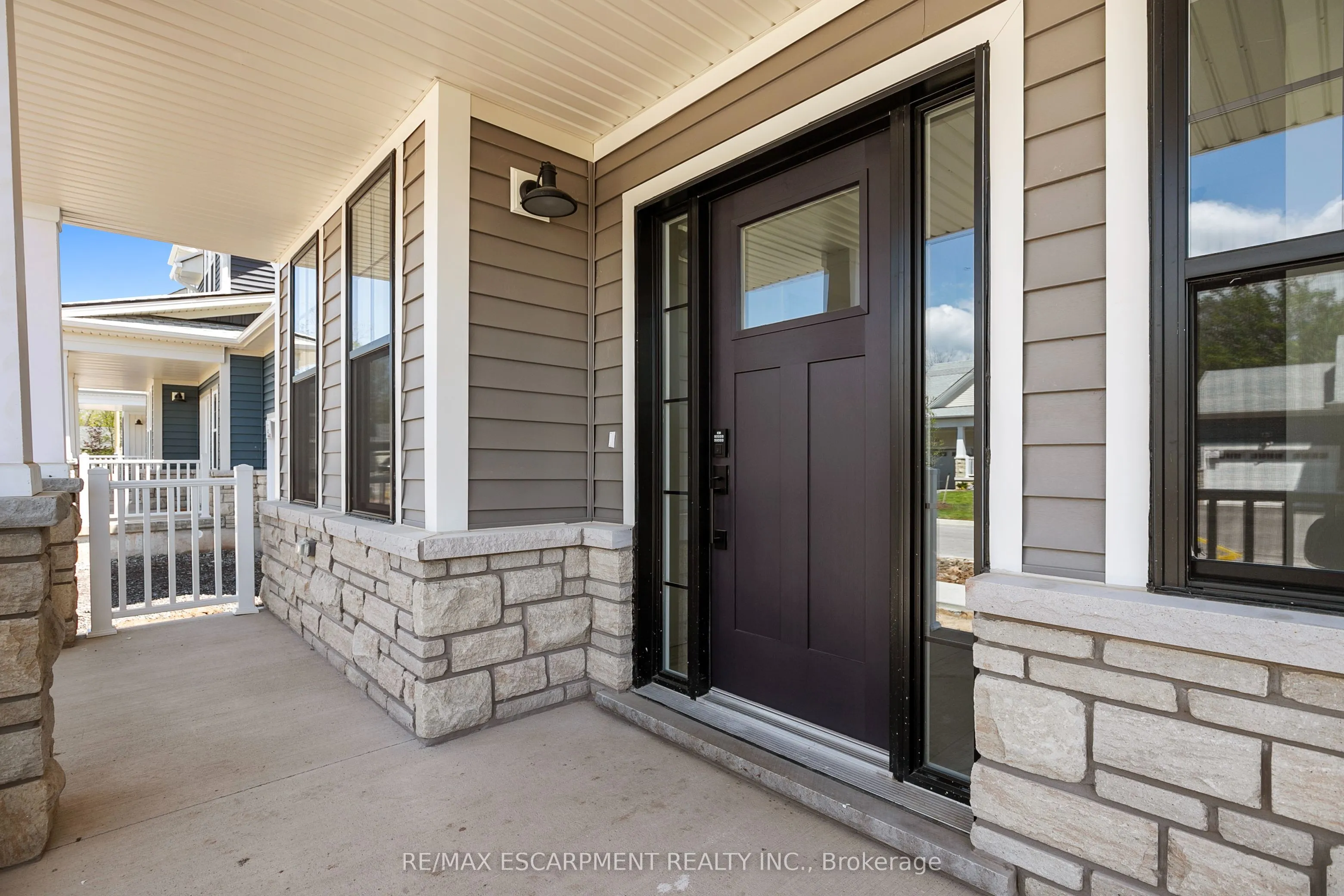 26 BEACHWALK Crescent