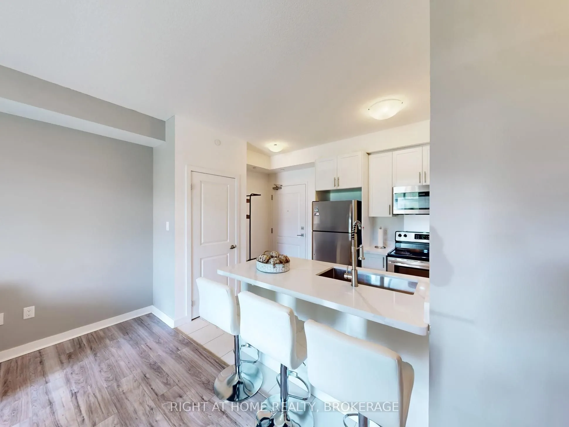 101 Shoreview Place #111