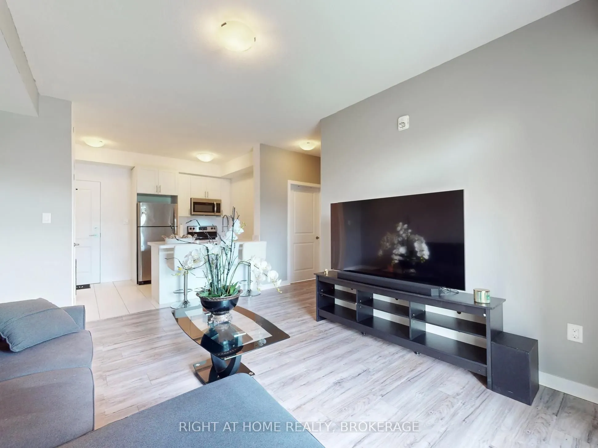 101 Shoreview Place #111