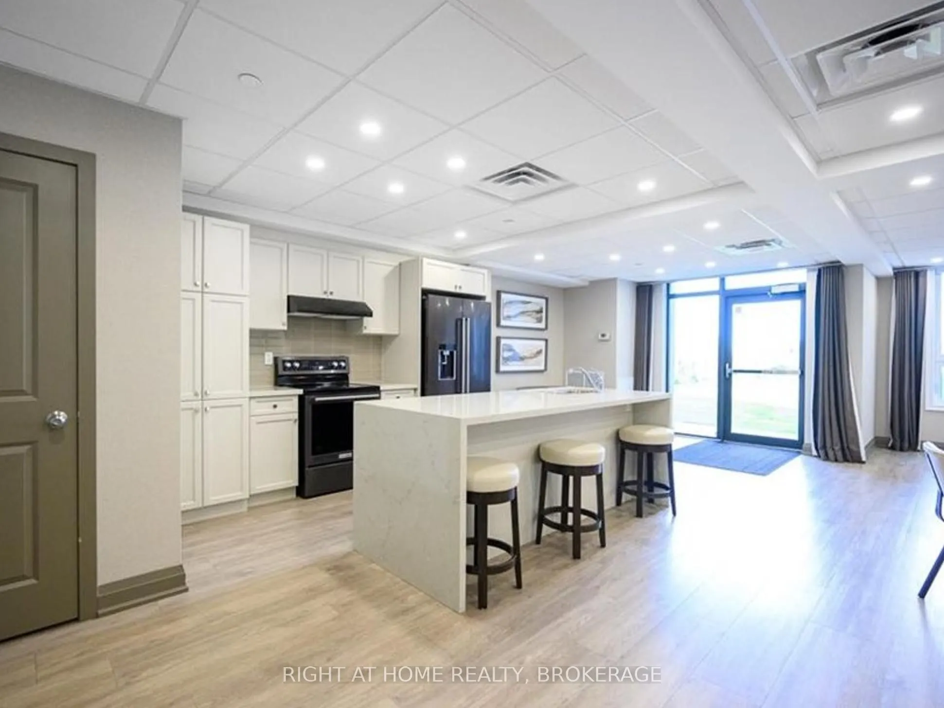 101 Shoreview Place #111