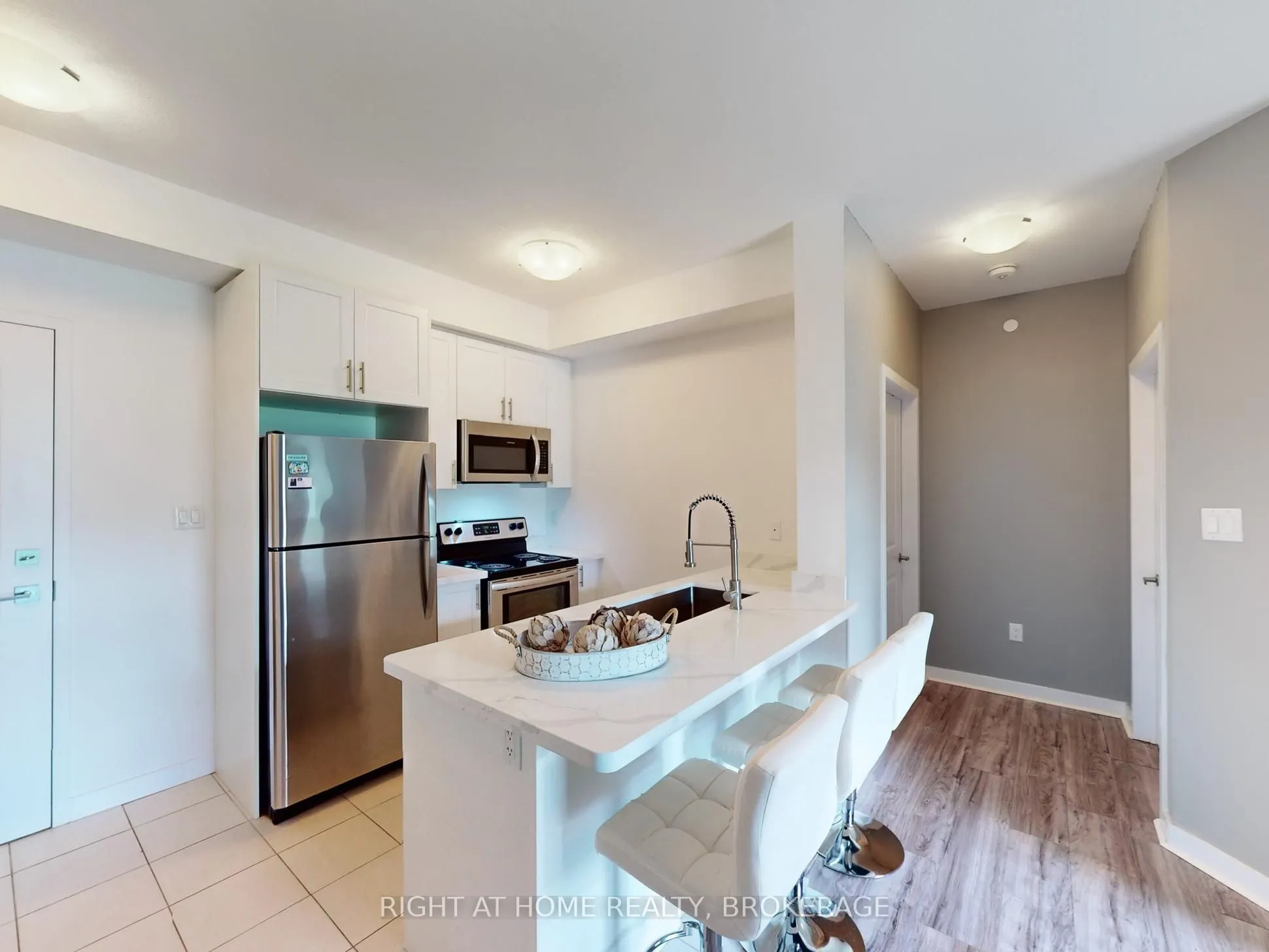 101 Shoreview Place #111