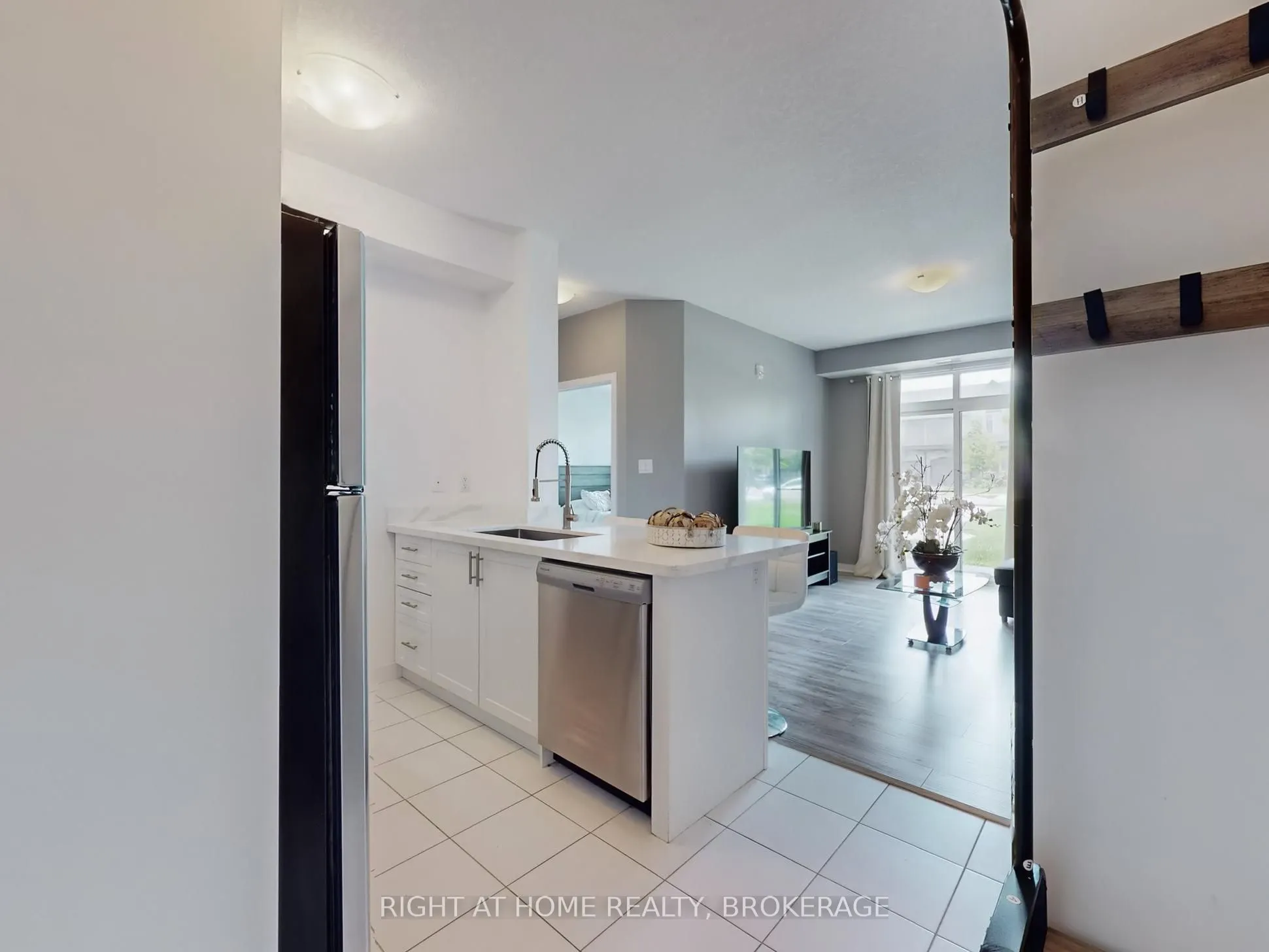 101 Shoreview Place #111