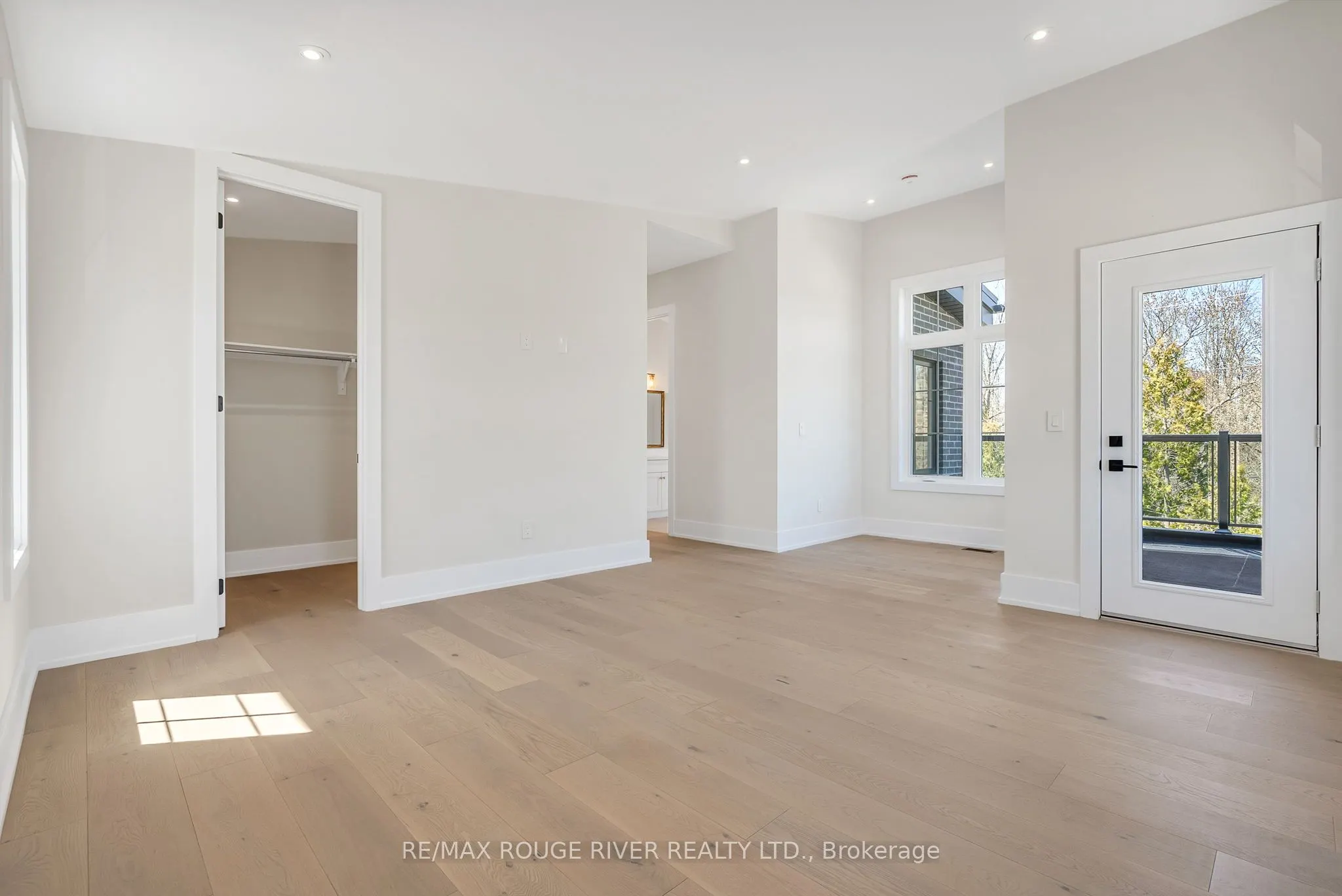 213 SUZANNE MESS Boulevard