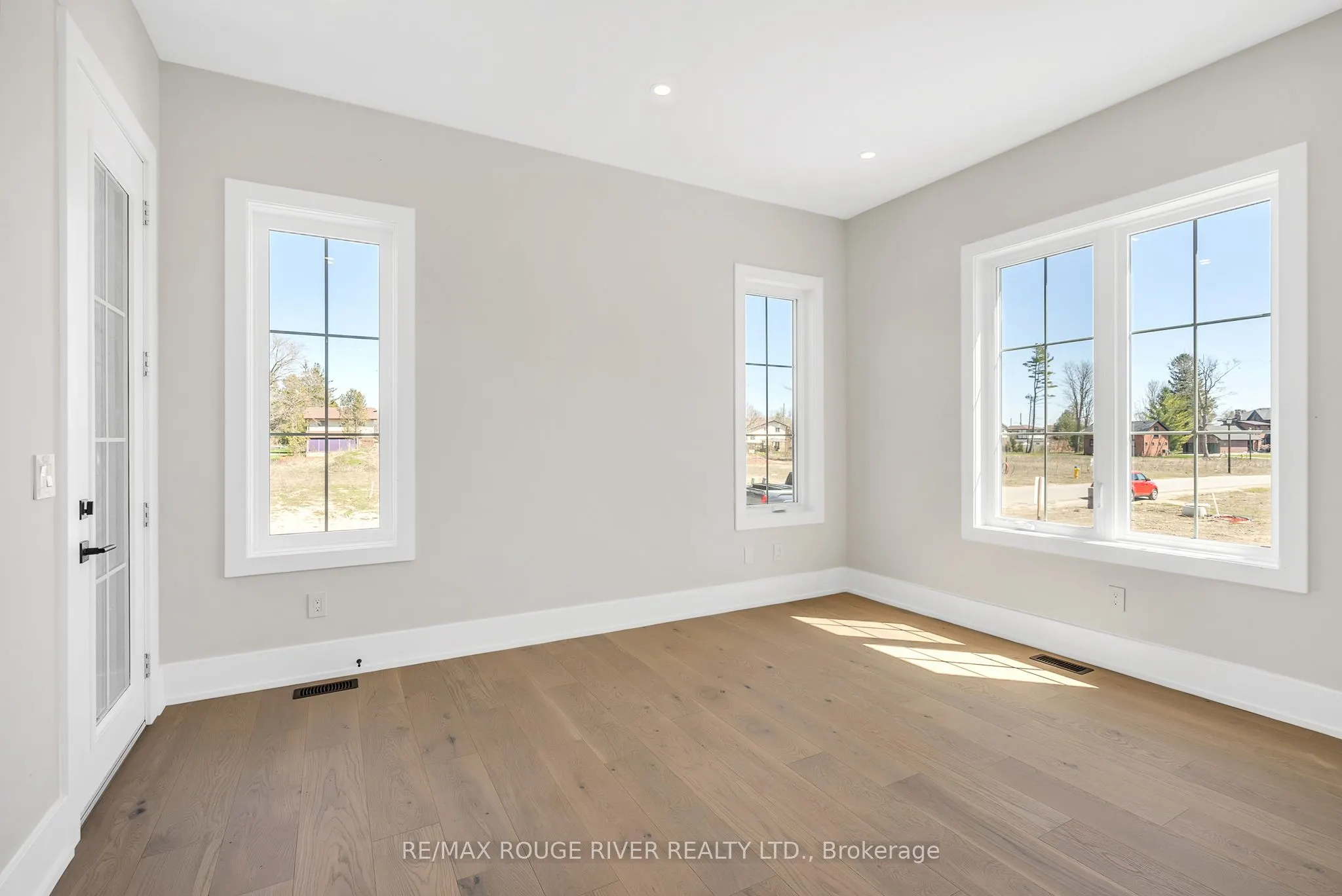 213 SUZANNE MESS Boulevard